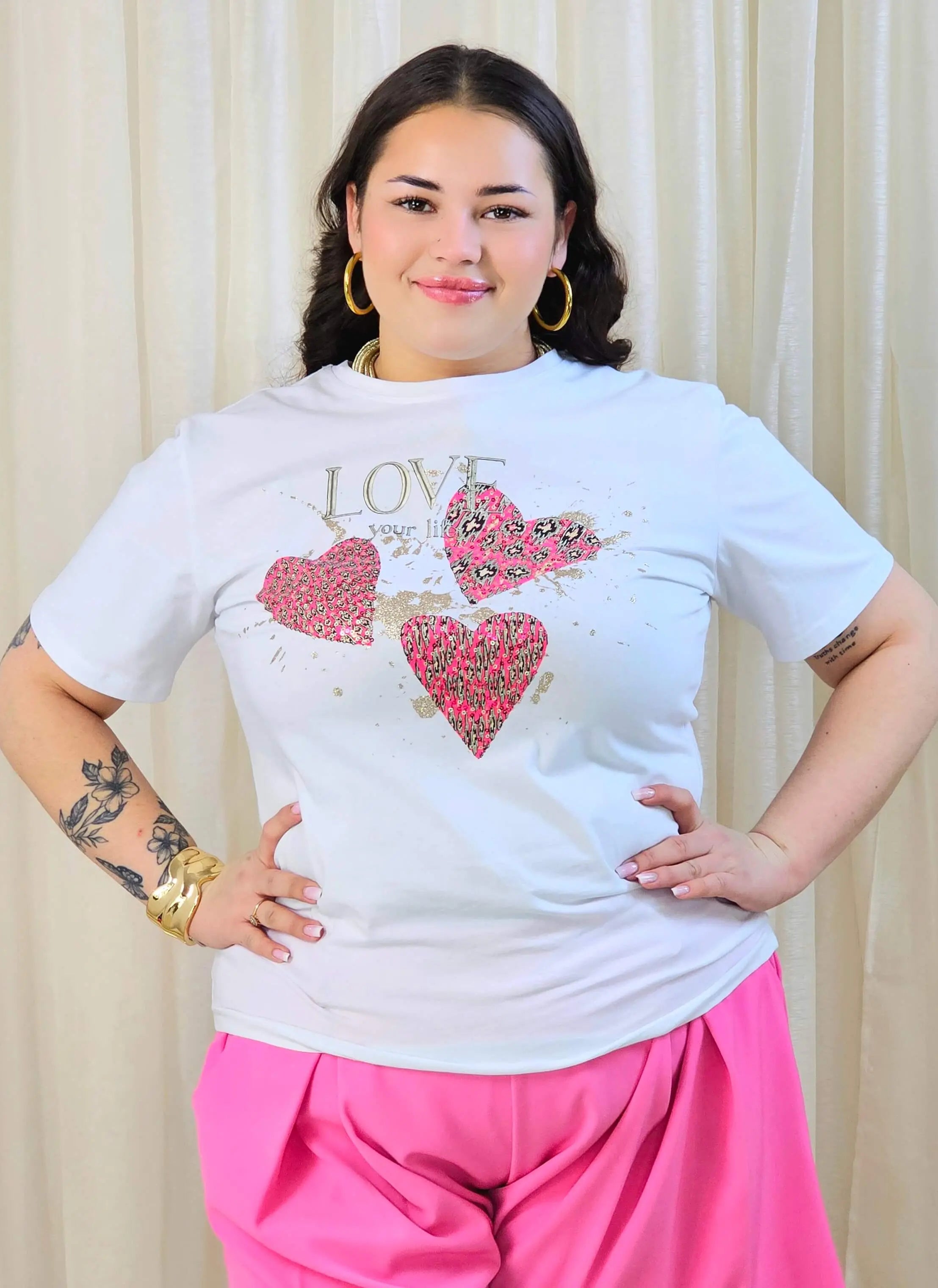 T-shirt plus size z nadrukiem serc – biały t-shirt XXL Stylowa XL Stylowa XL