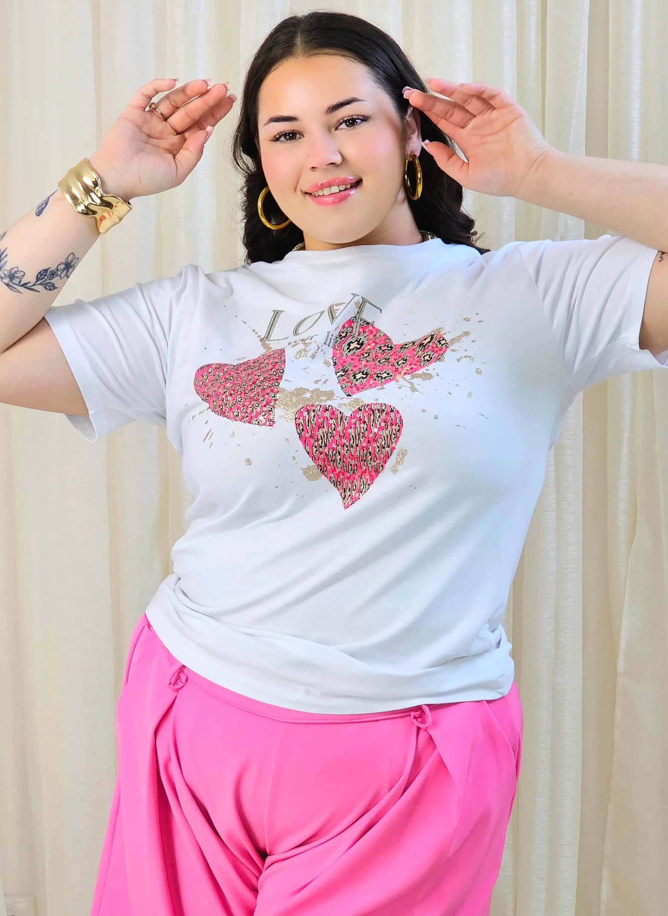T-shirt plus size z nadrukiem serc – biały t-shirt XXL Stylowa XL Stylowa XL