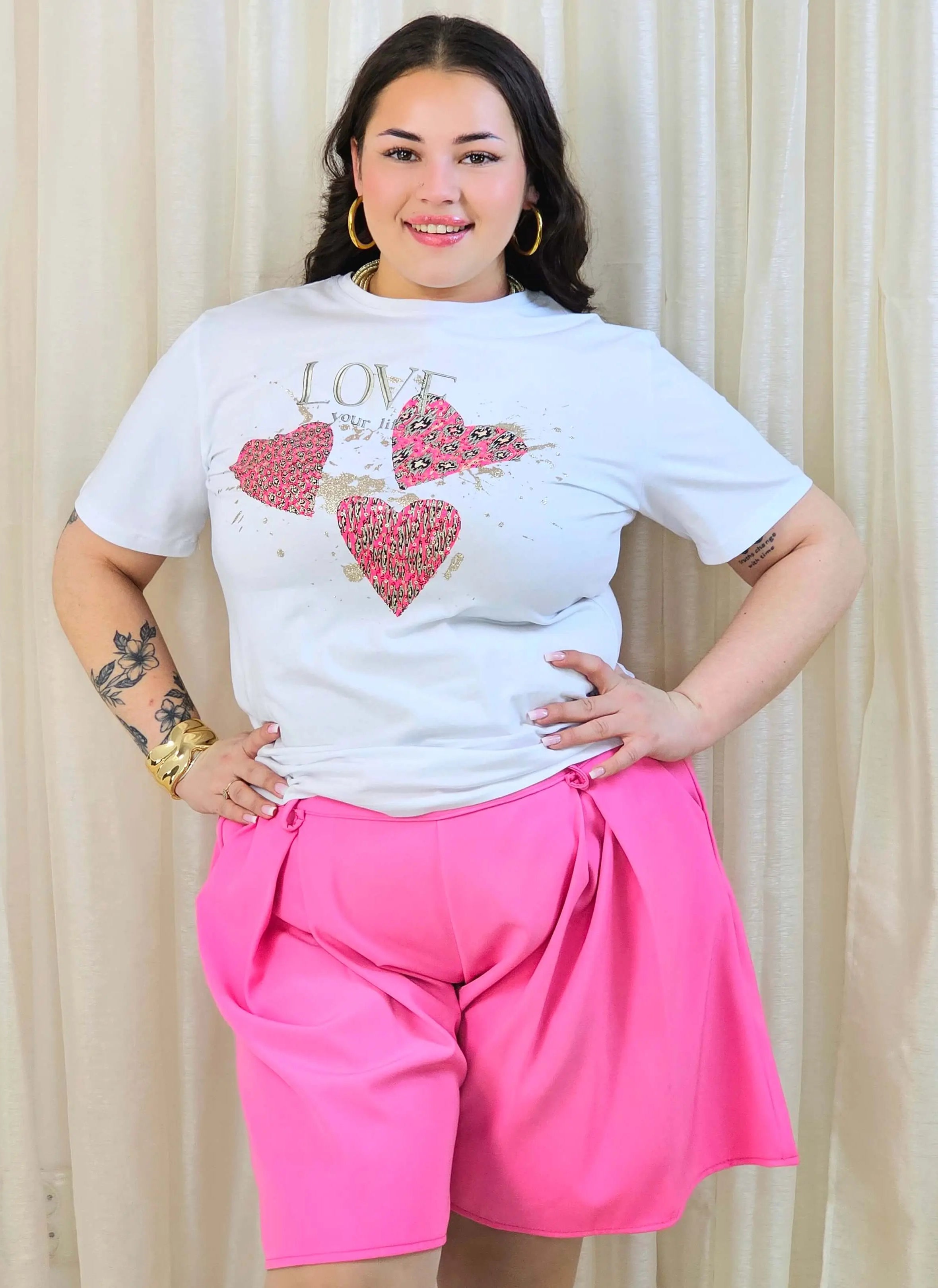 T-shirt plus size z nadrukiem serc – biały t-shirt XXL Stylowa XL Stylowa XL