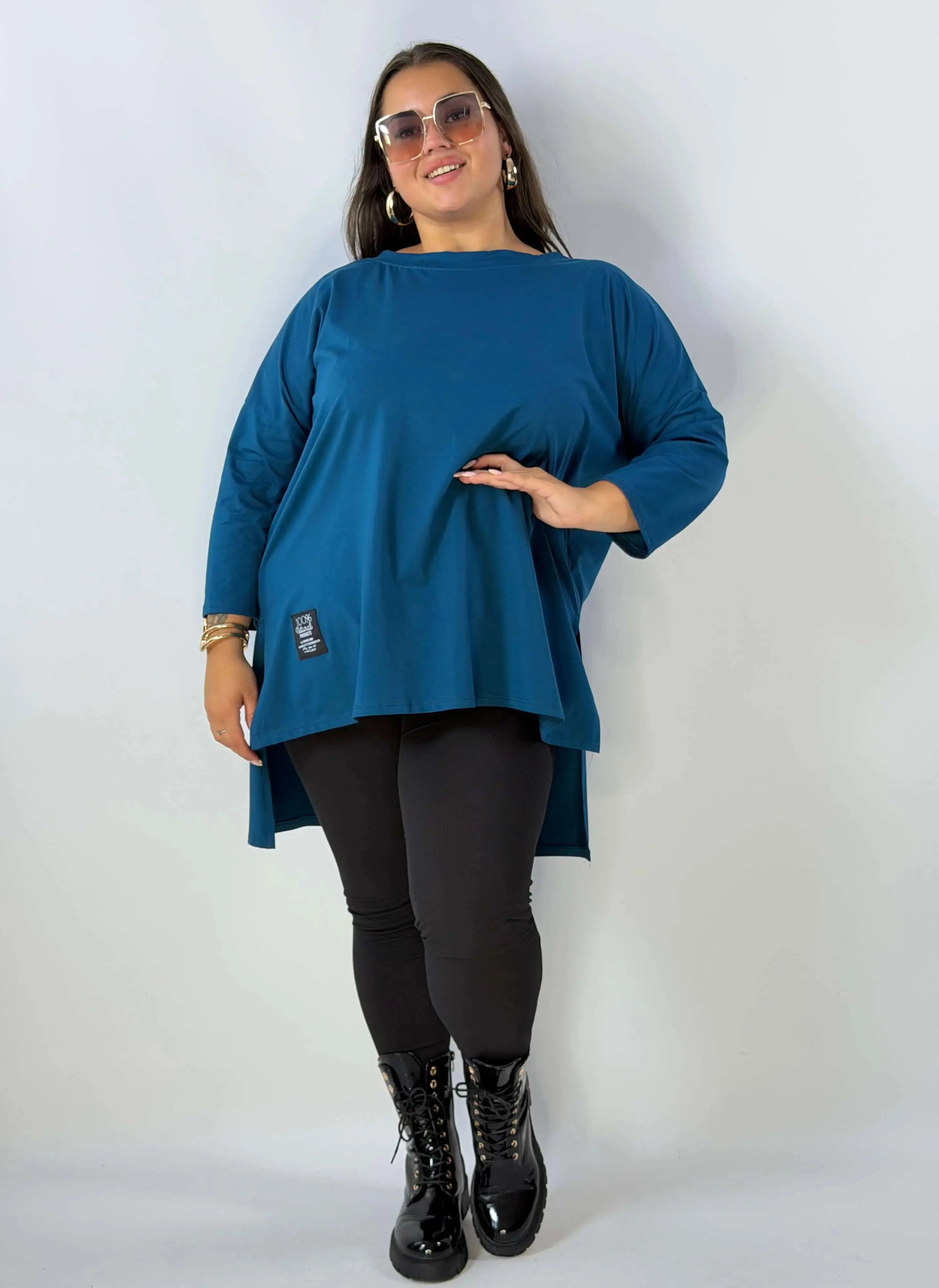 Tunika damska Plus Size z wydłużonym tyłem – wygoda i ponadczasowy styl Stylowa XL