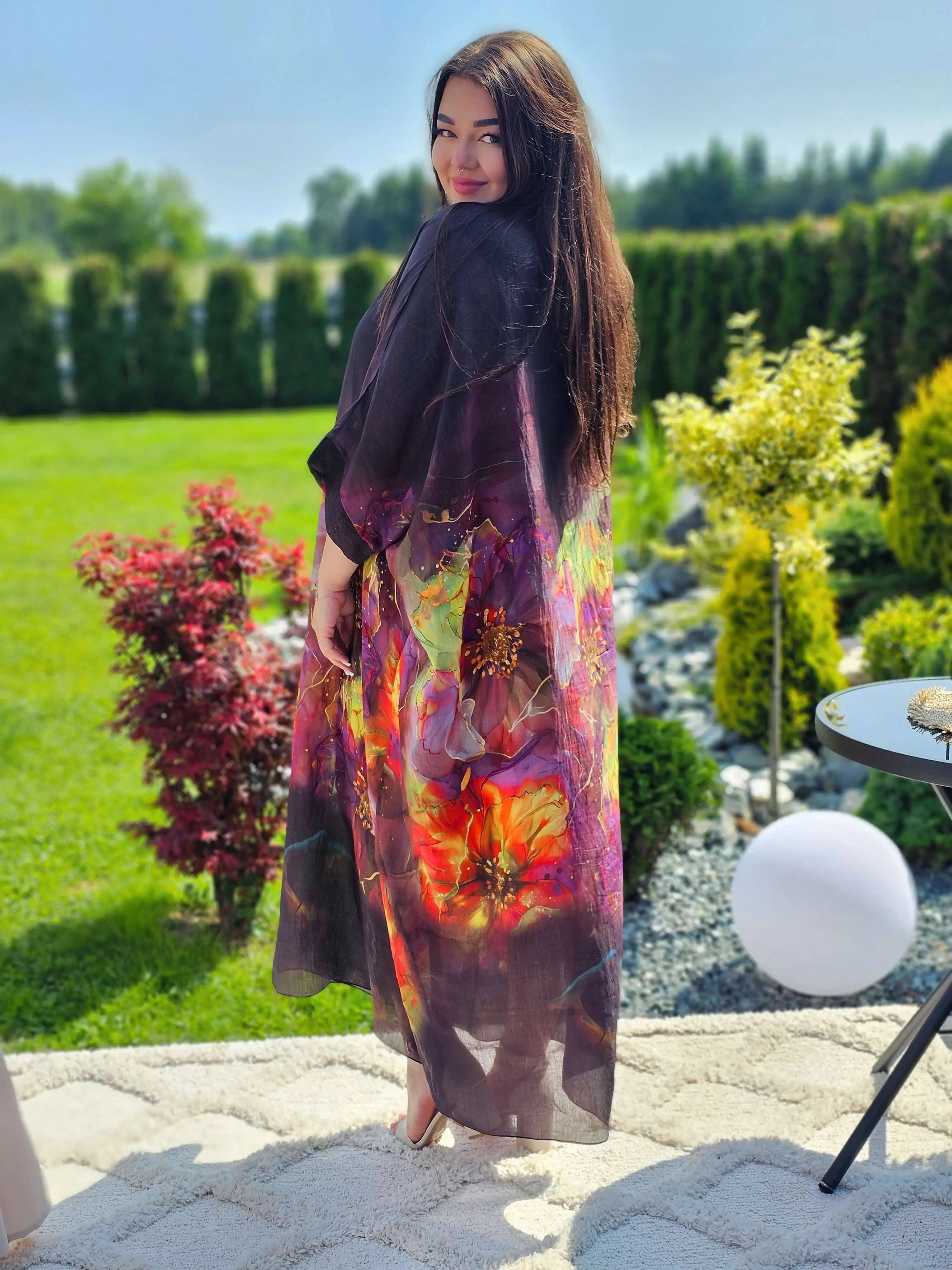 Tunika maxi z malarskimi kwiatami. Stylowa XL