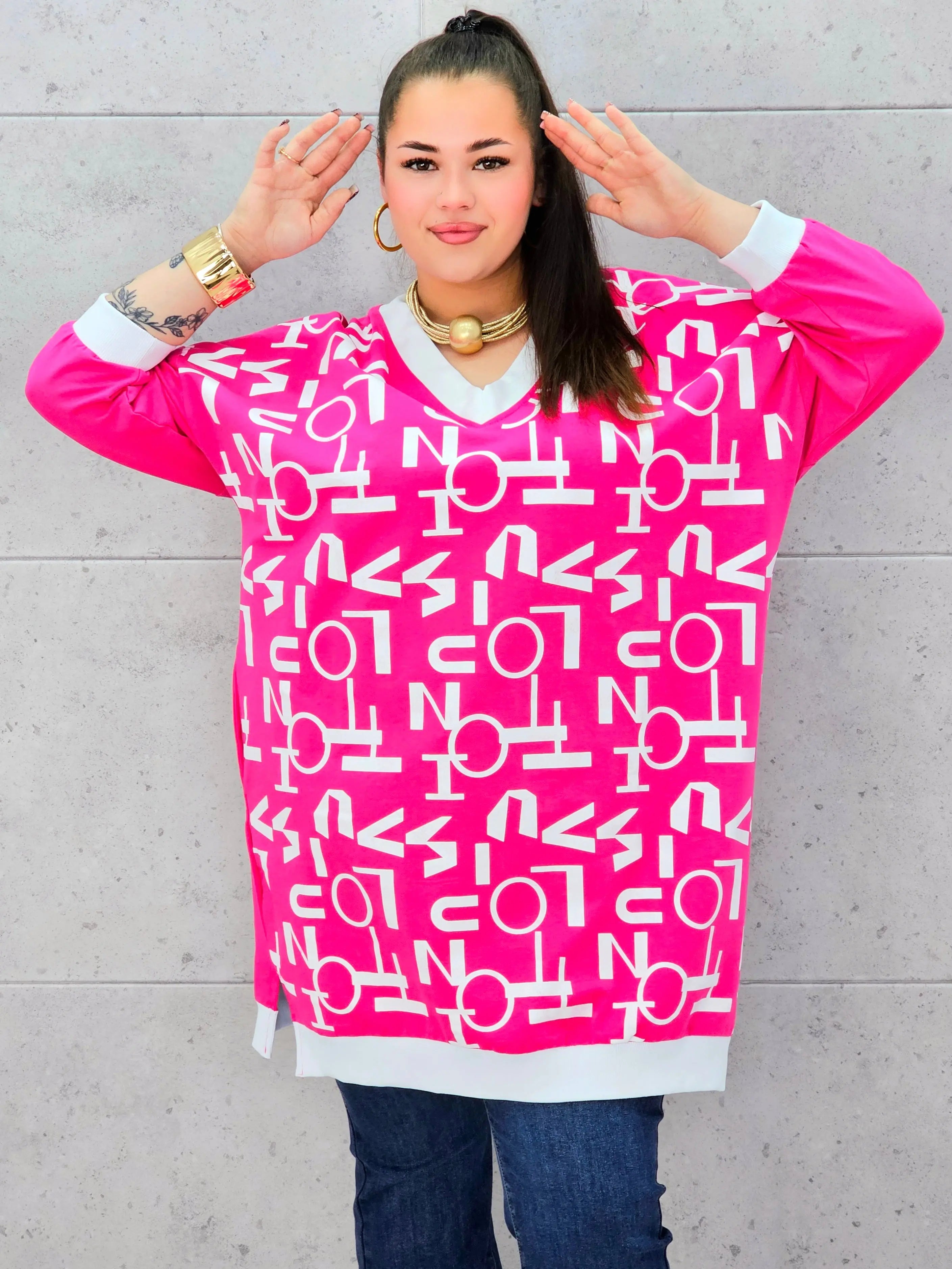 Tunika plus size z modnym nadrukiem – energetyczny róż dla kobiet XXL Stylowa XL