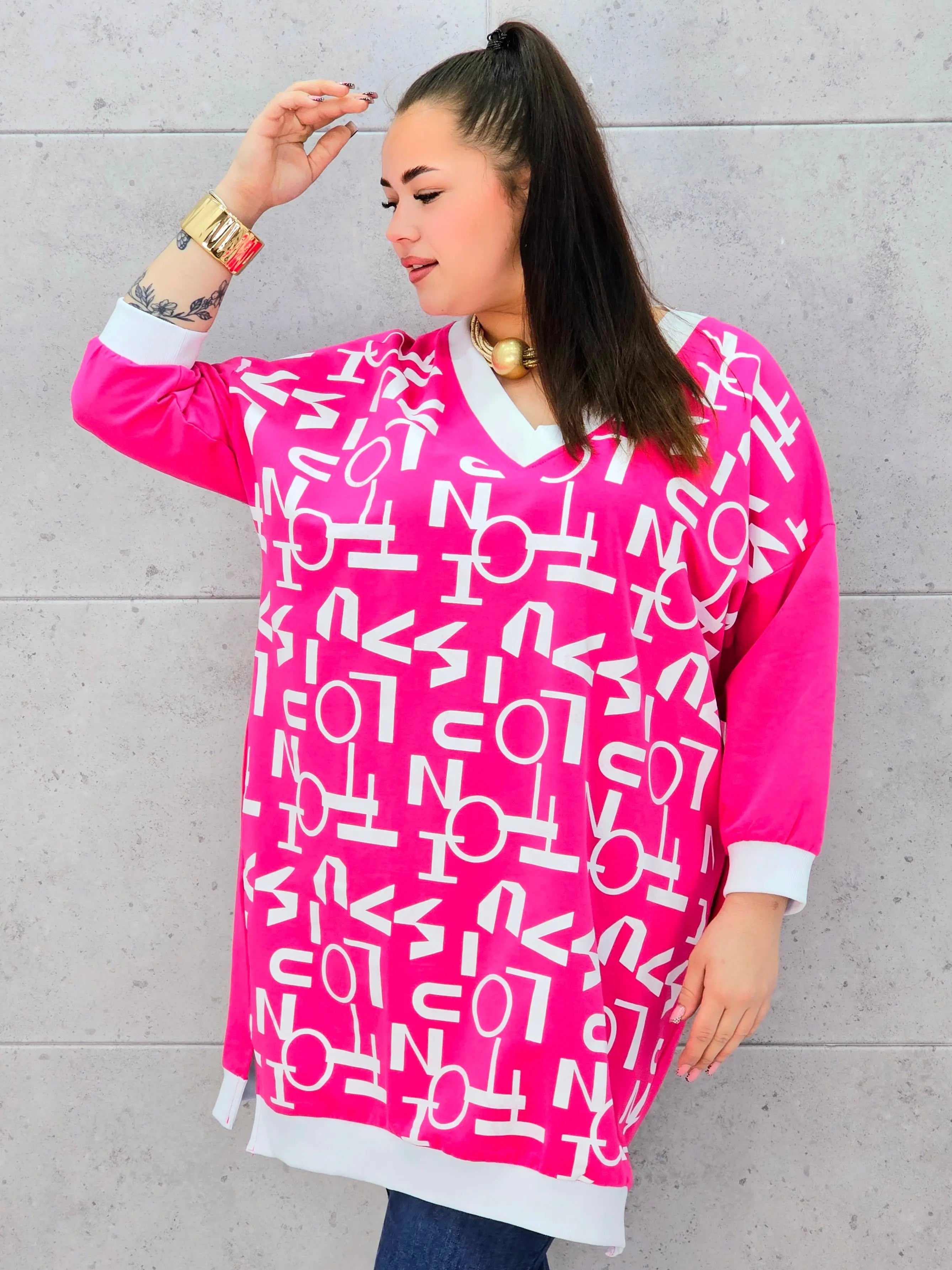 Tunika plus size z modnym nadrukiem – energetyczny róż dla kobiet XXL Stylowa XL