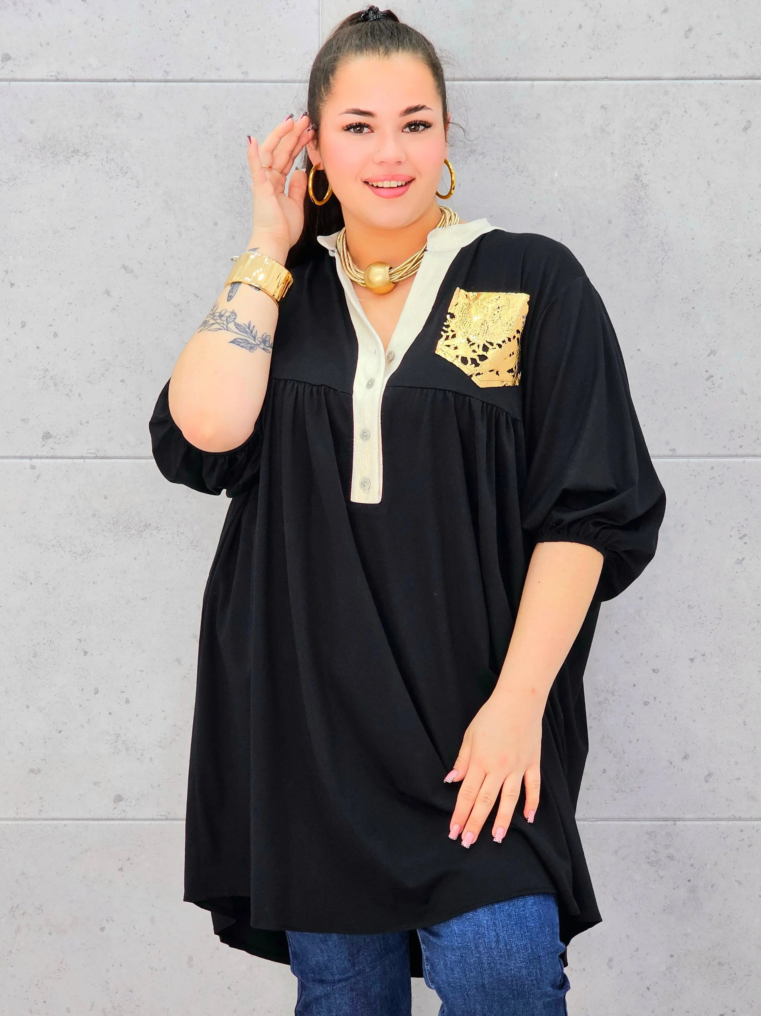 Tunika plus size z ozdobną złotą kieszenią – elegancja i komfort dla kobiet XXL Stylowa XL