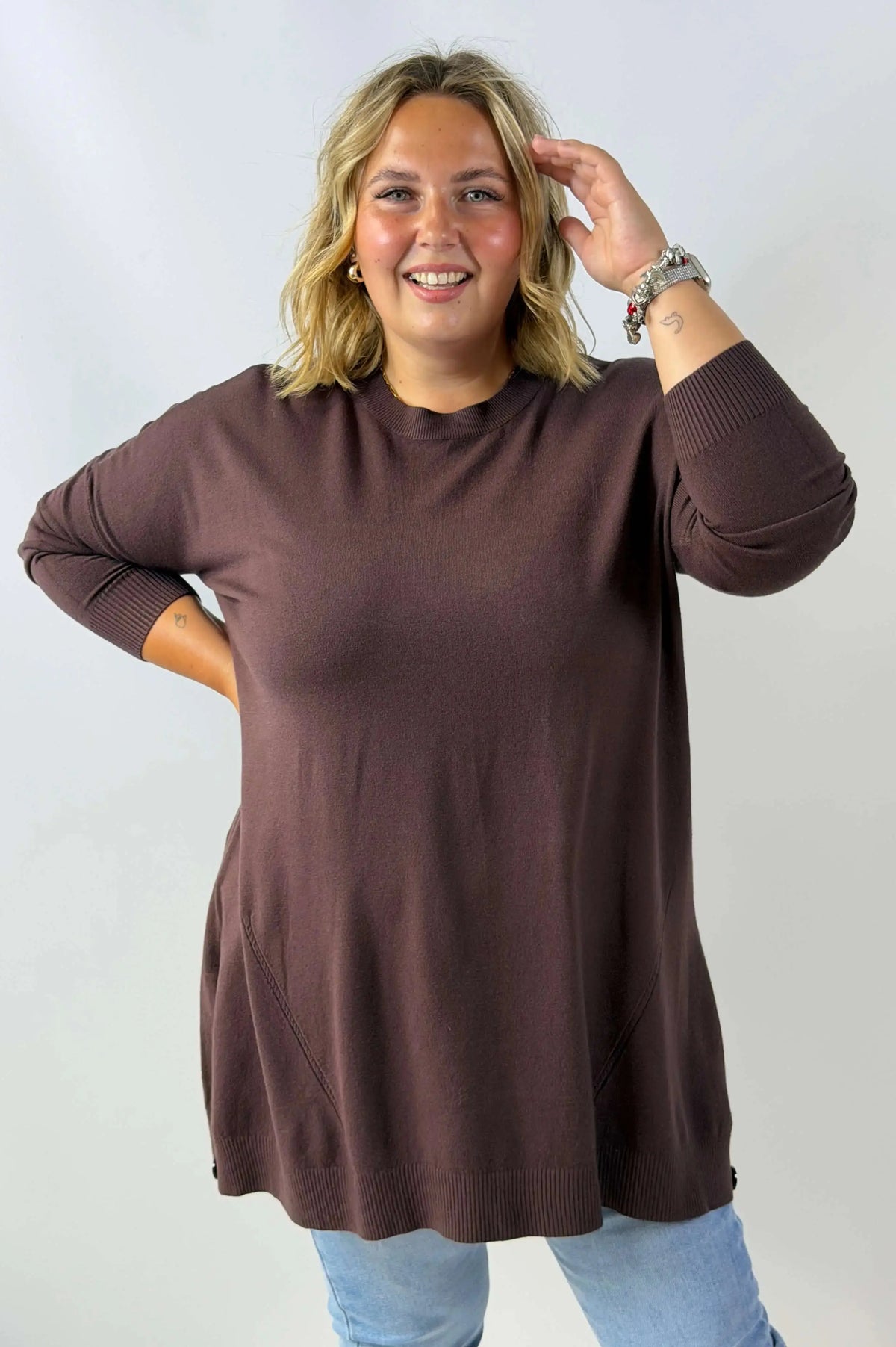Tunika sweterkowa Plus Size z ozdobnymi guzikami po bokach Stylowa XL