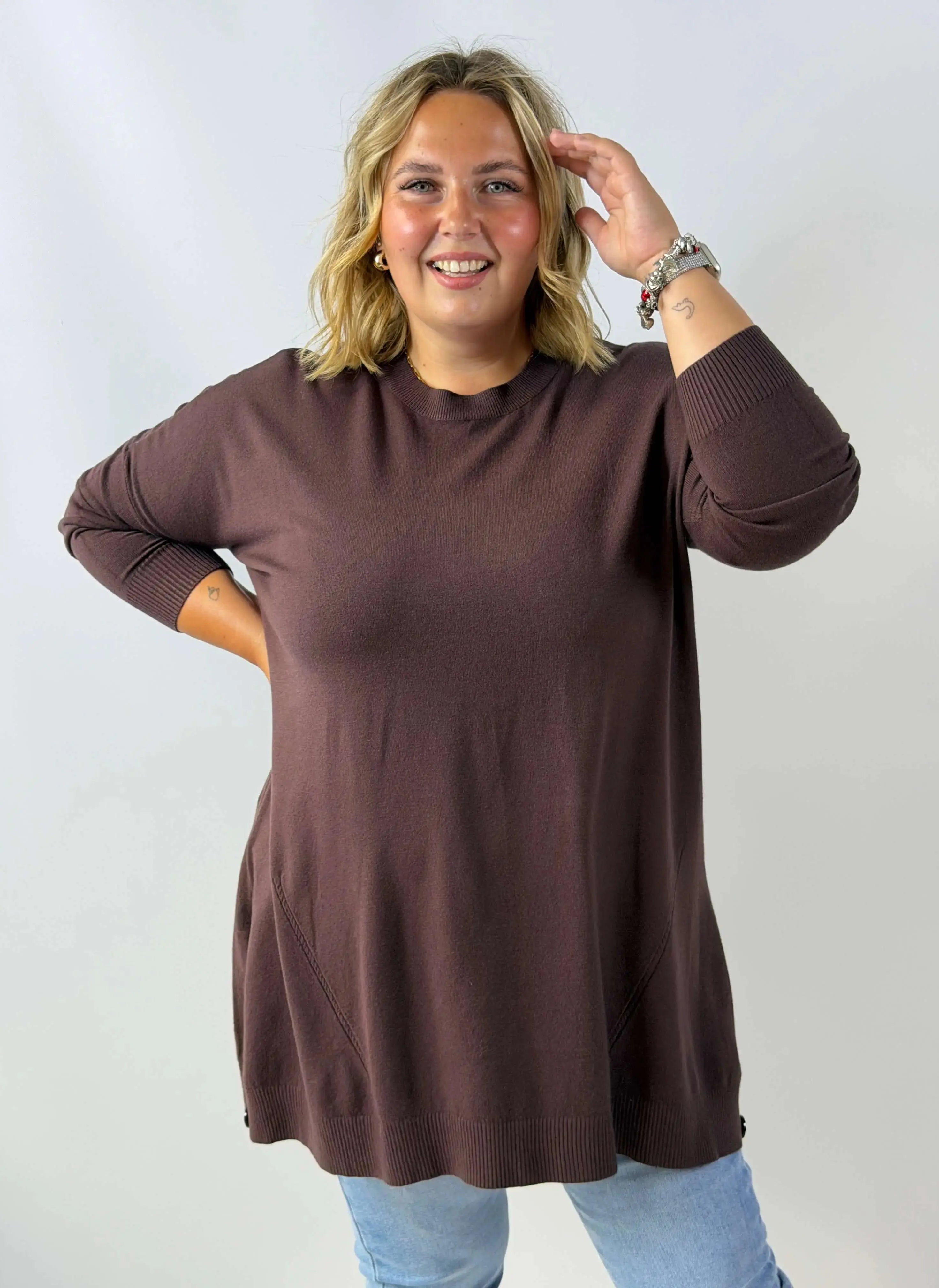 Tunika sweterkowa Plus Size z ozdobnymi guzikami po bokach Stylowa XL