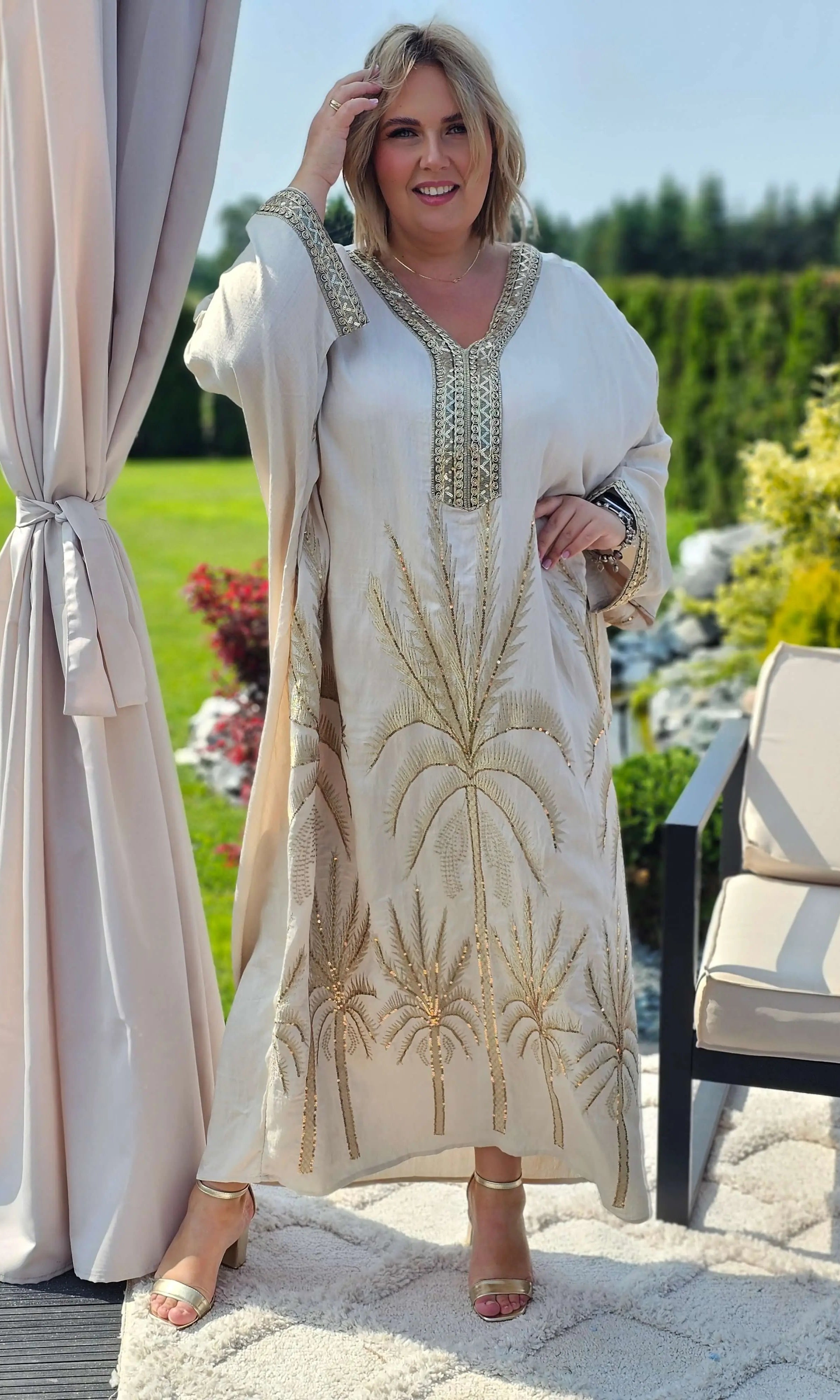 Wyjątkowa sukienka z misternym haftem Stylowa XL