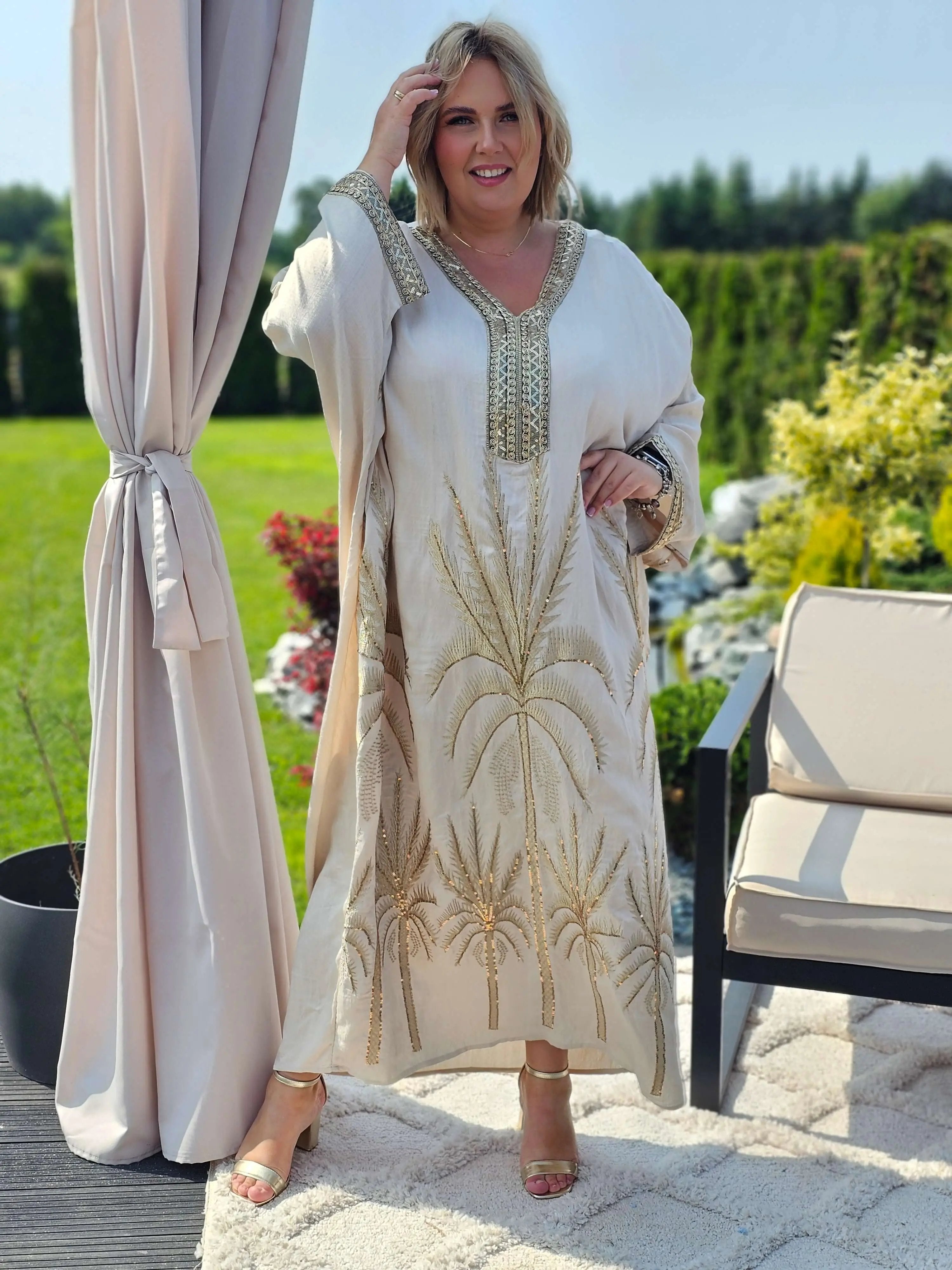 Wyjątkowa sukienka z misternym haftem Stylowa XL