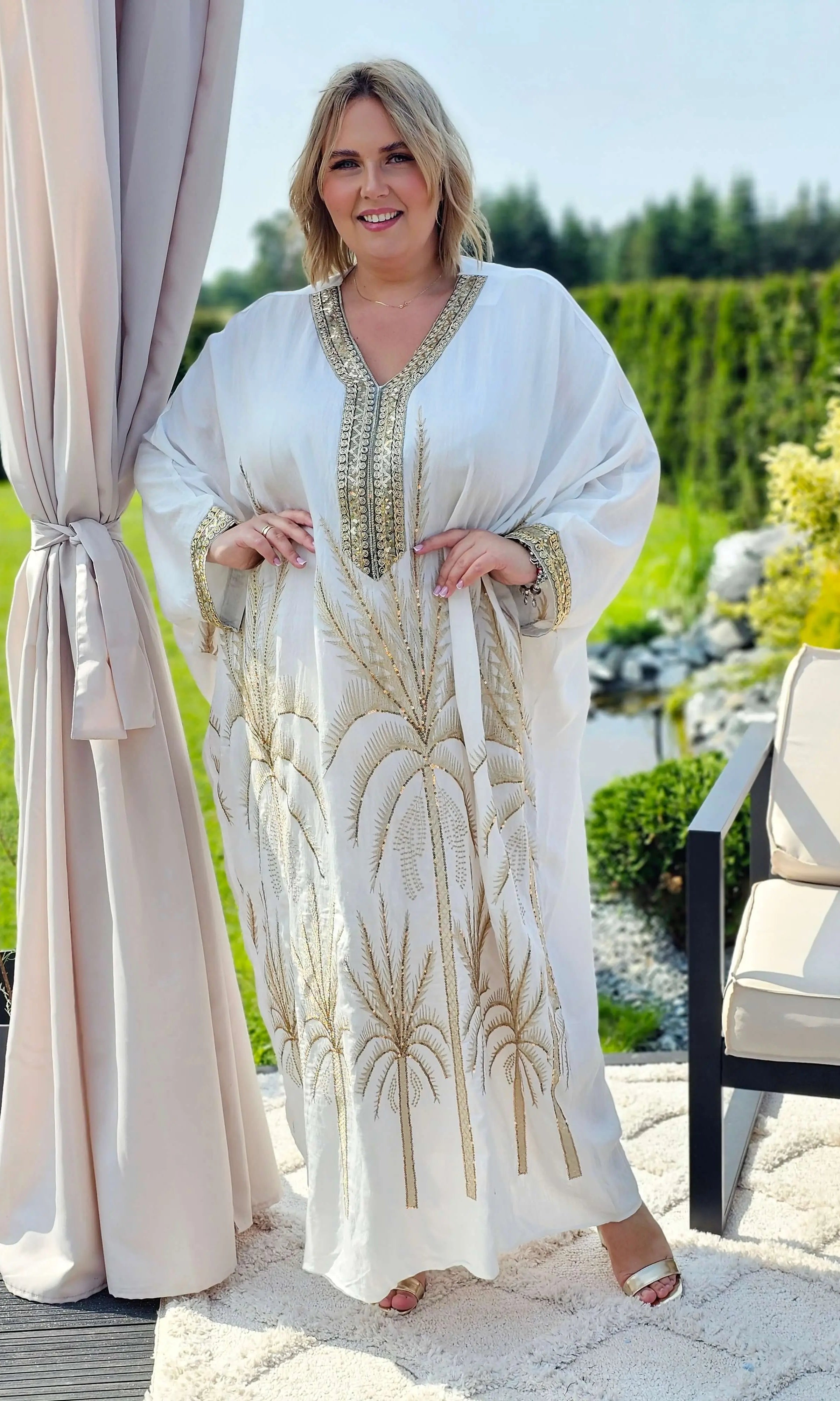 Wyjątkowa sukienka z misternym haftem Stylowa XL