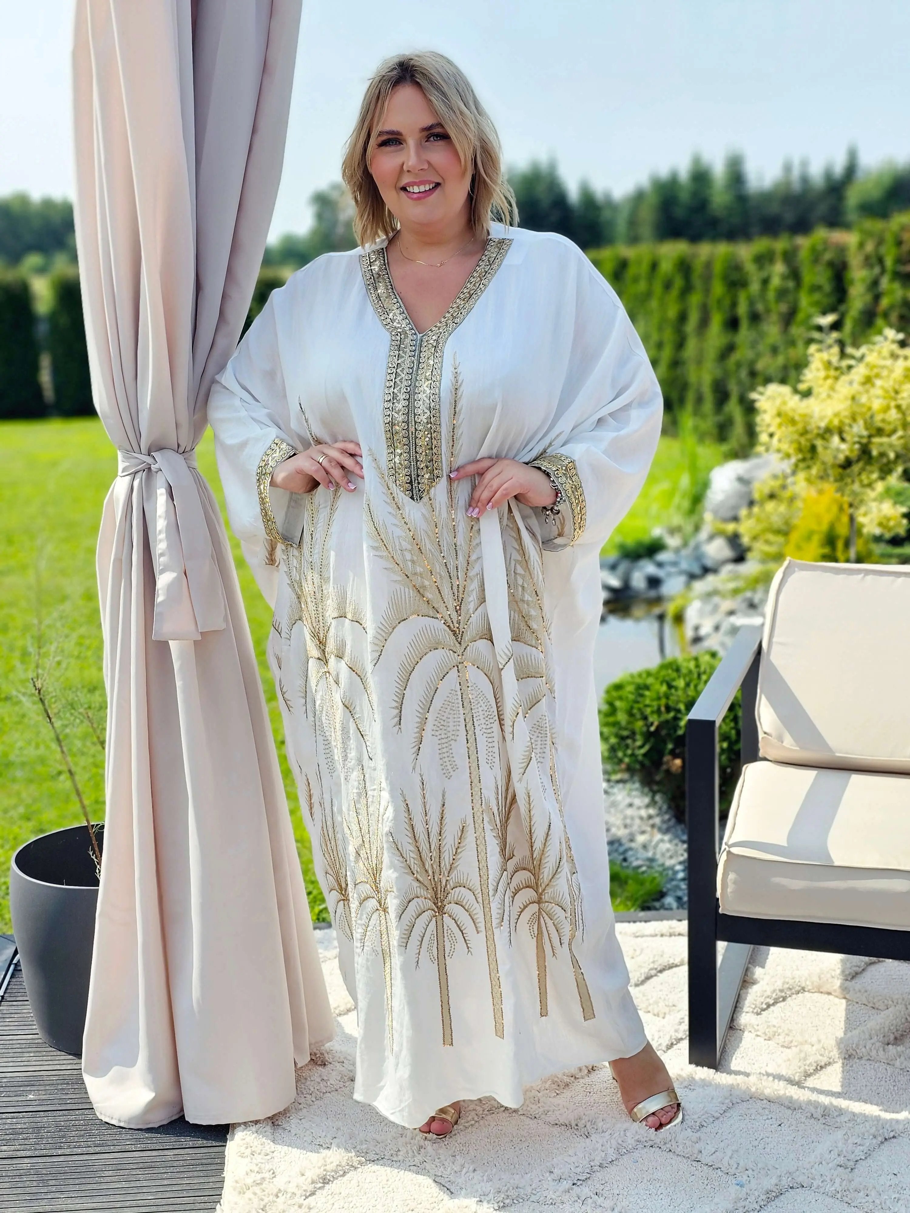 Wyjątkowa sukienka z misternym haftem Stylowa XL