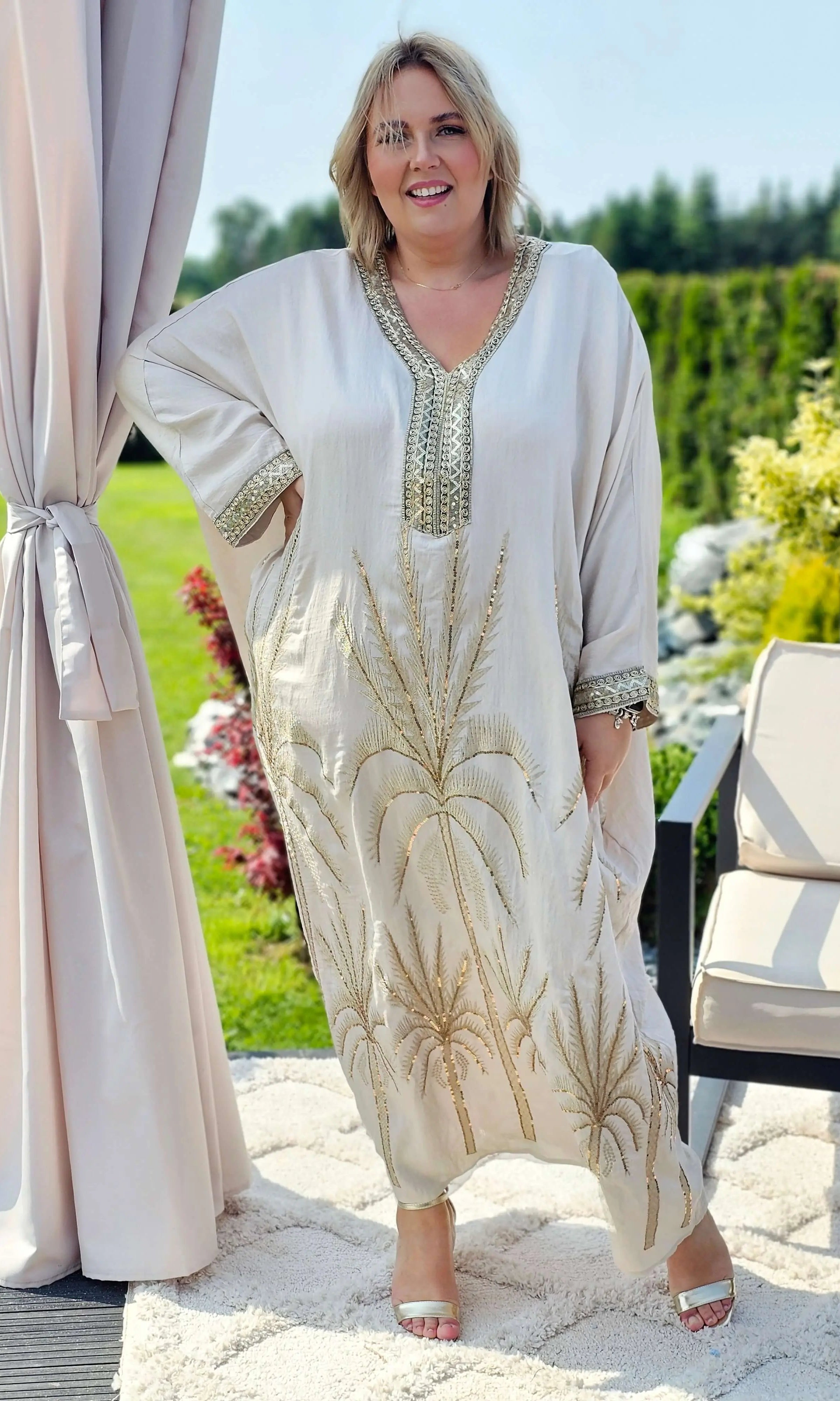 Wyjątkowa sukienka z misternym haftem Stylowa XL