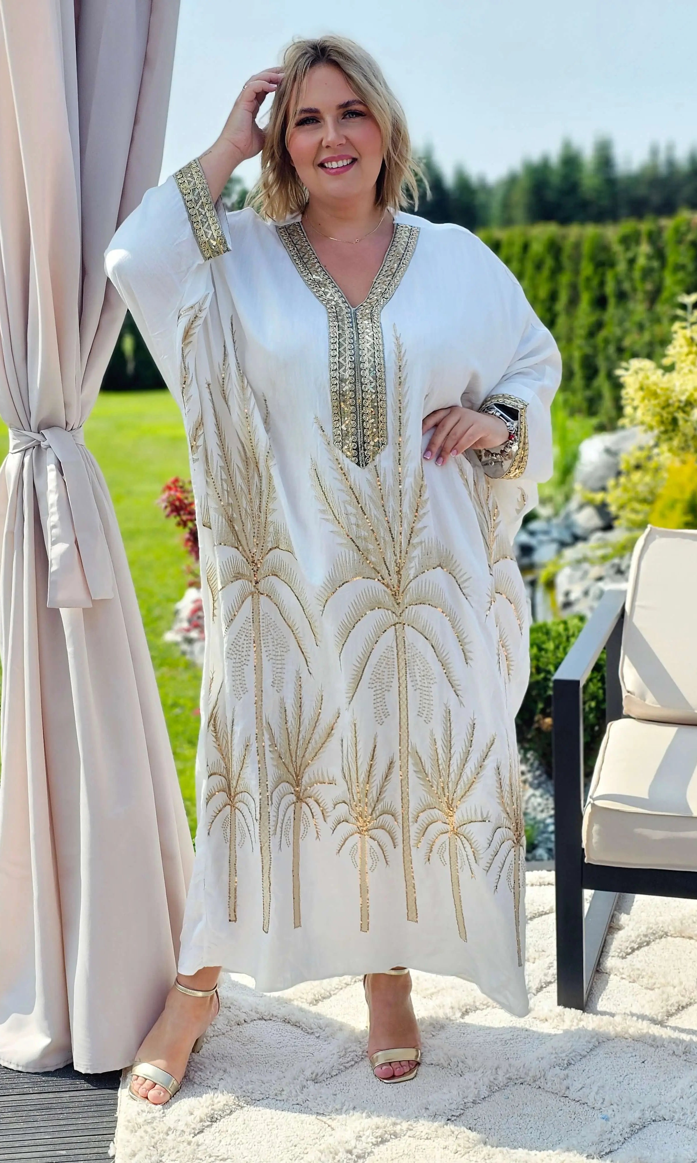 Wyjątkowa sukienka z misternym haftem Stylowa XL