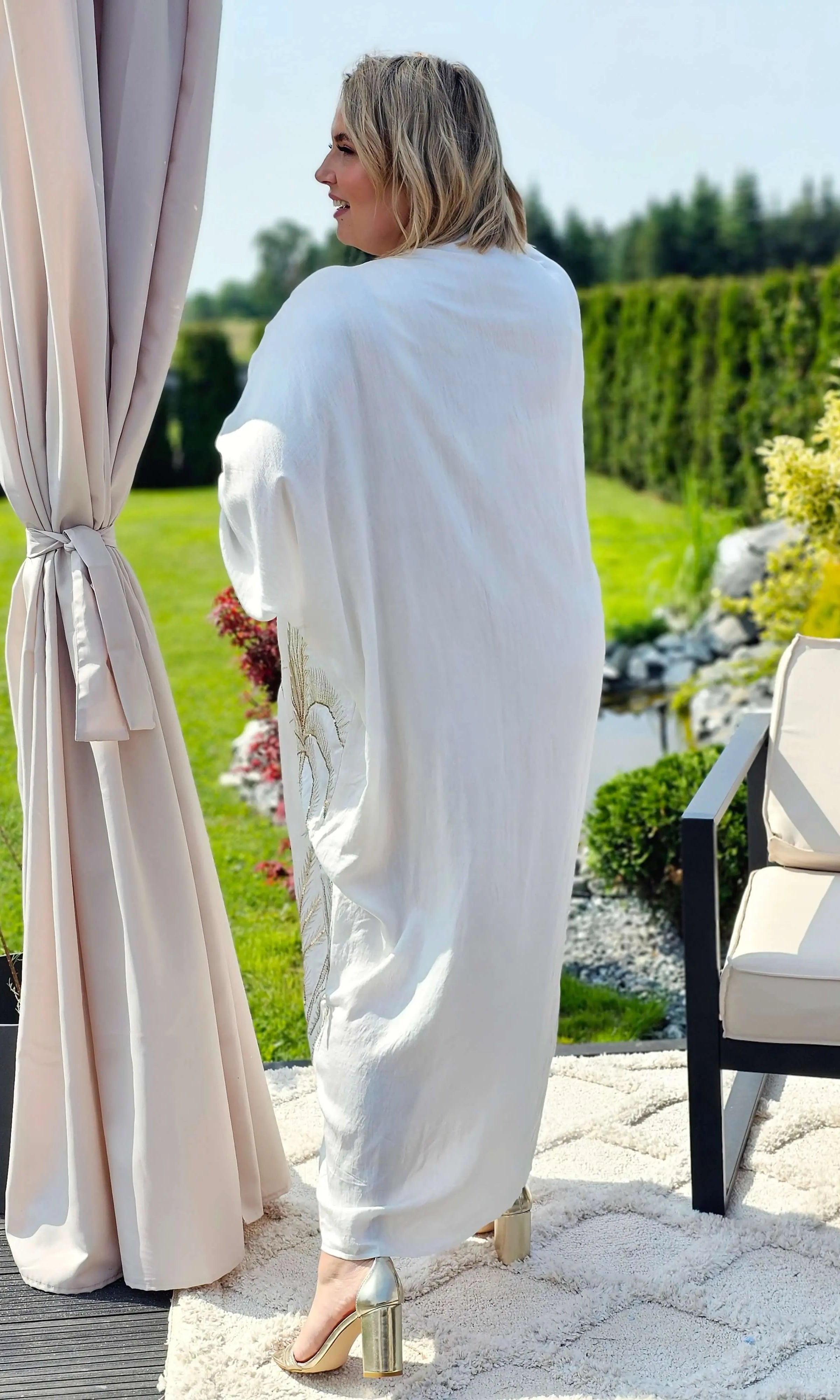 Wyjątkowa sukienka z misternym haftem Stylowa XL