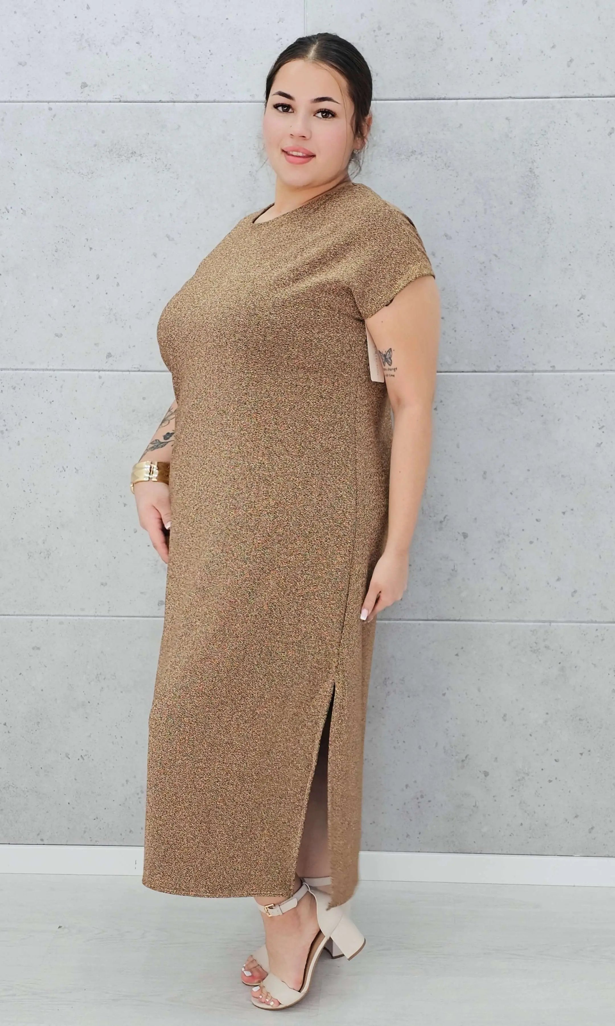 Złocista sukienka z połyskiem Stylowa XL