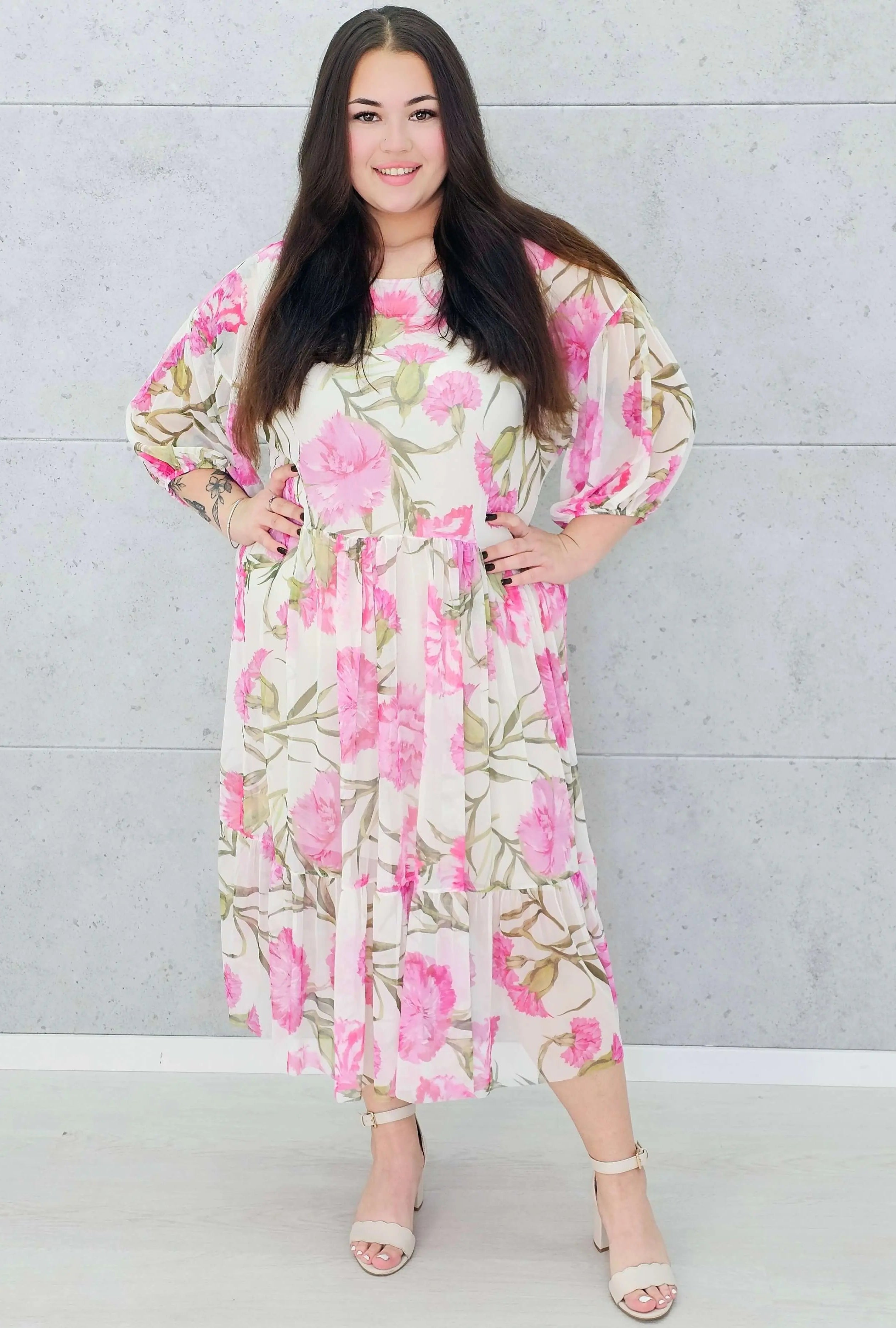 Zwiewna sukienka w kwiaty maxi z falbaną –moda dla kobiet plus size Stylowa XL