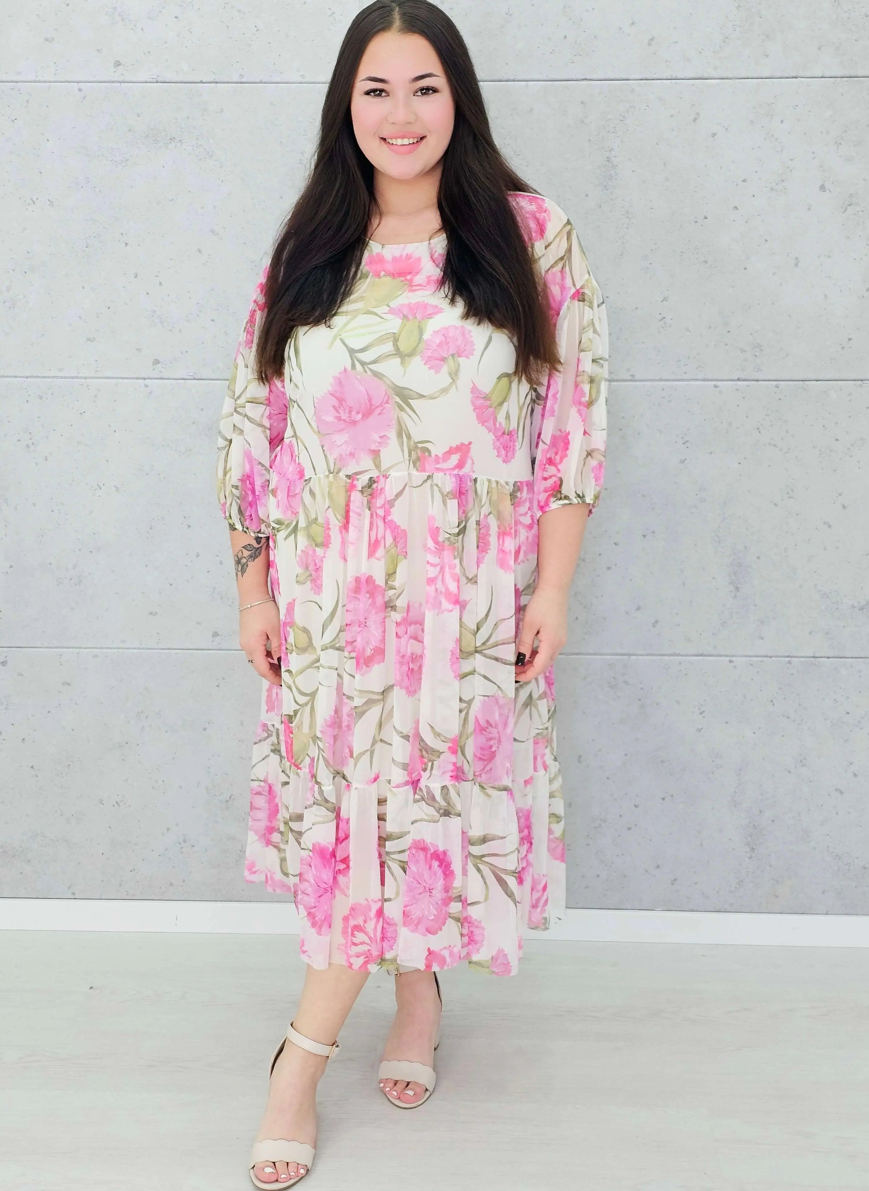 Zwiewna sukienka w kwiaty maxi z falbaną –moda dla kobiet plus size Stylowa XL