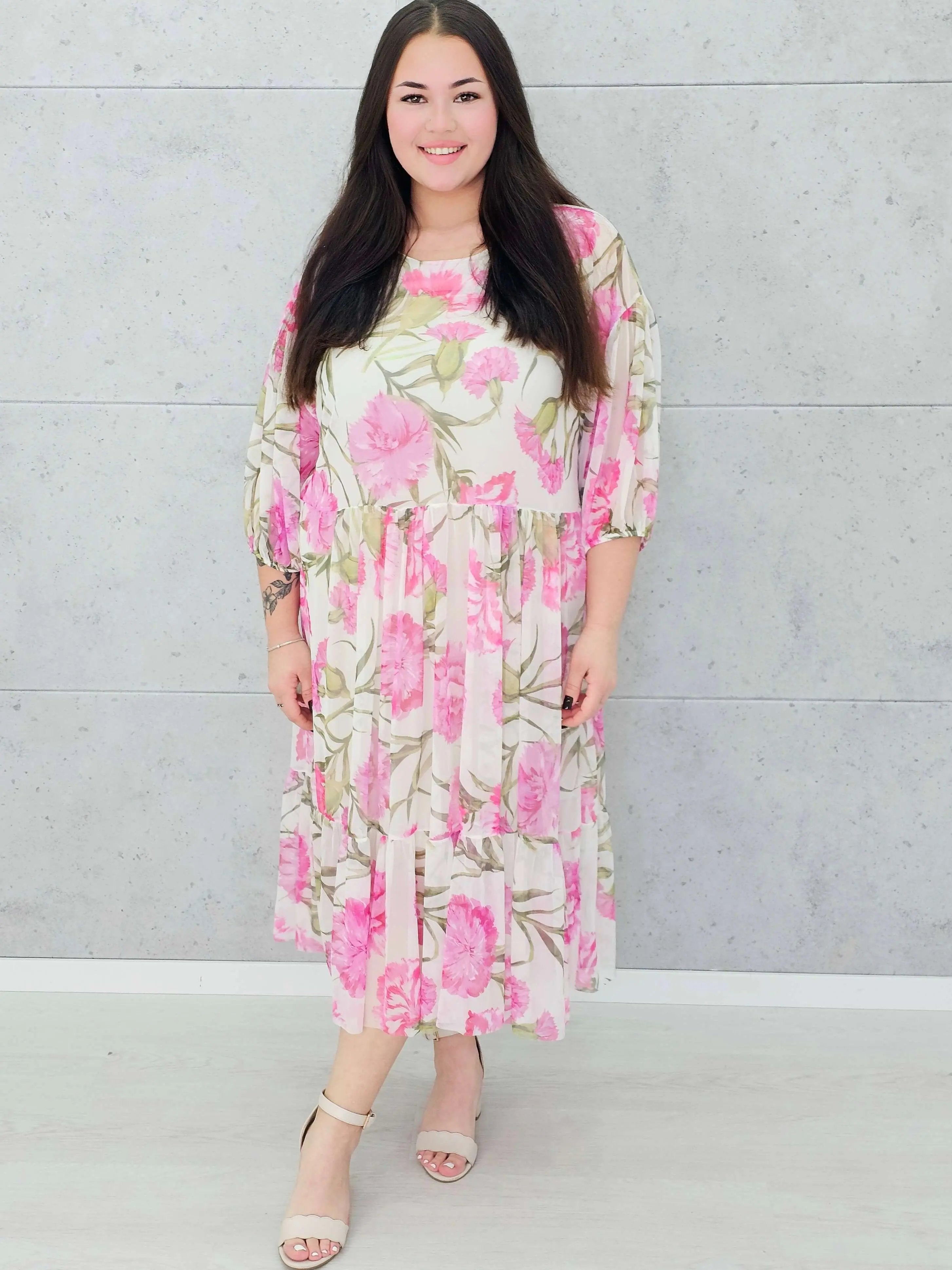 Zwiewna sukienka w kwiaty maxi z falbaną –moda dla kobiet plus size Stylowa XL