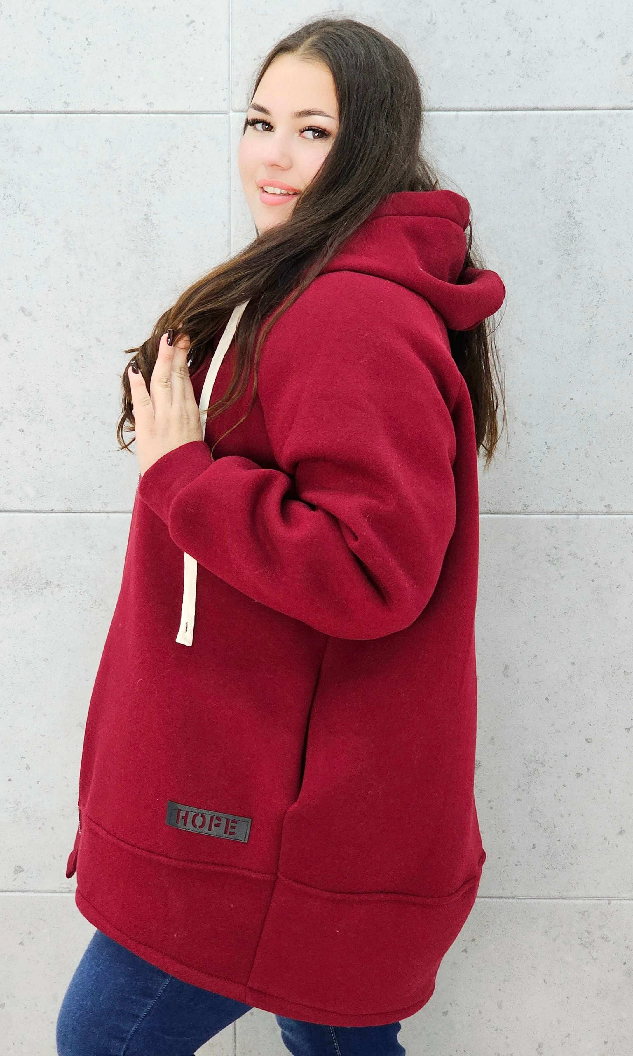 bluza z kapturem na suwak bordowa plus size – bok