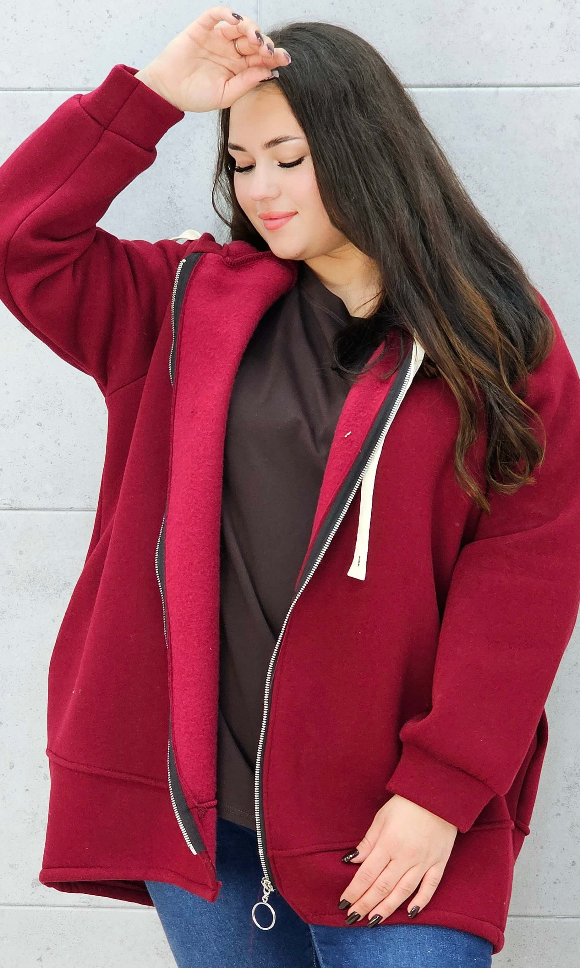 bluza z kapturem na suwak bordowa plus size – przód