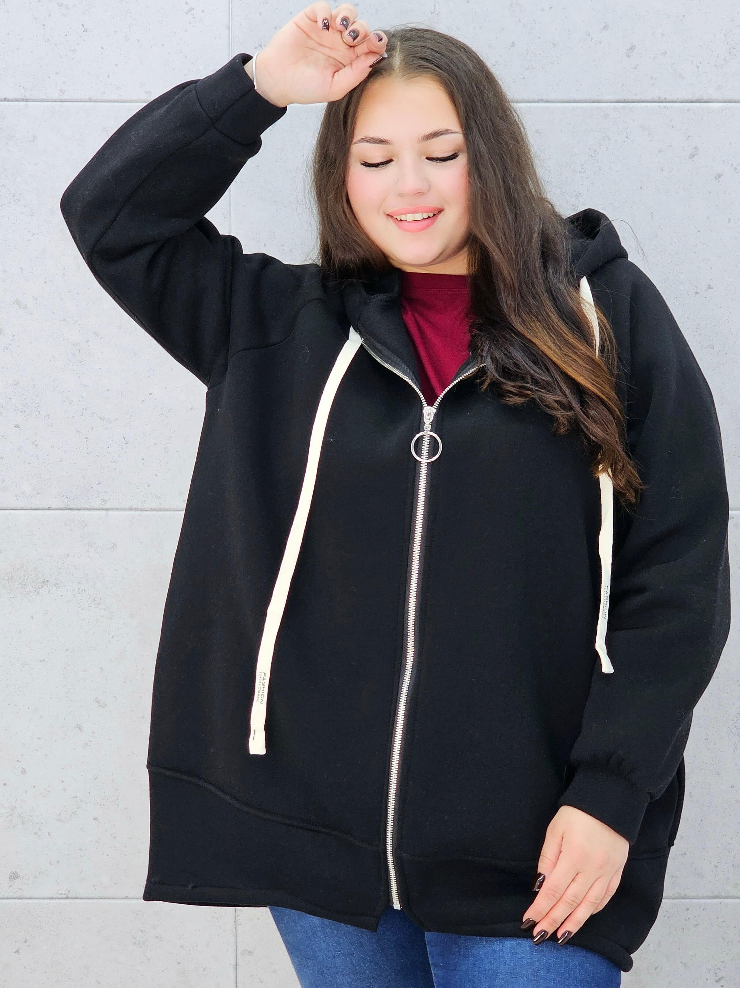 bluza z kapturem czarna plus size – przód z bluzka