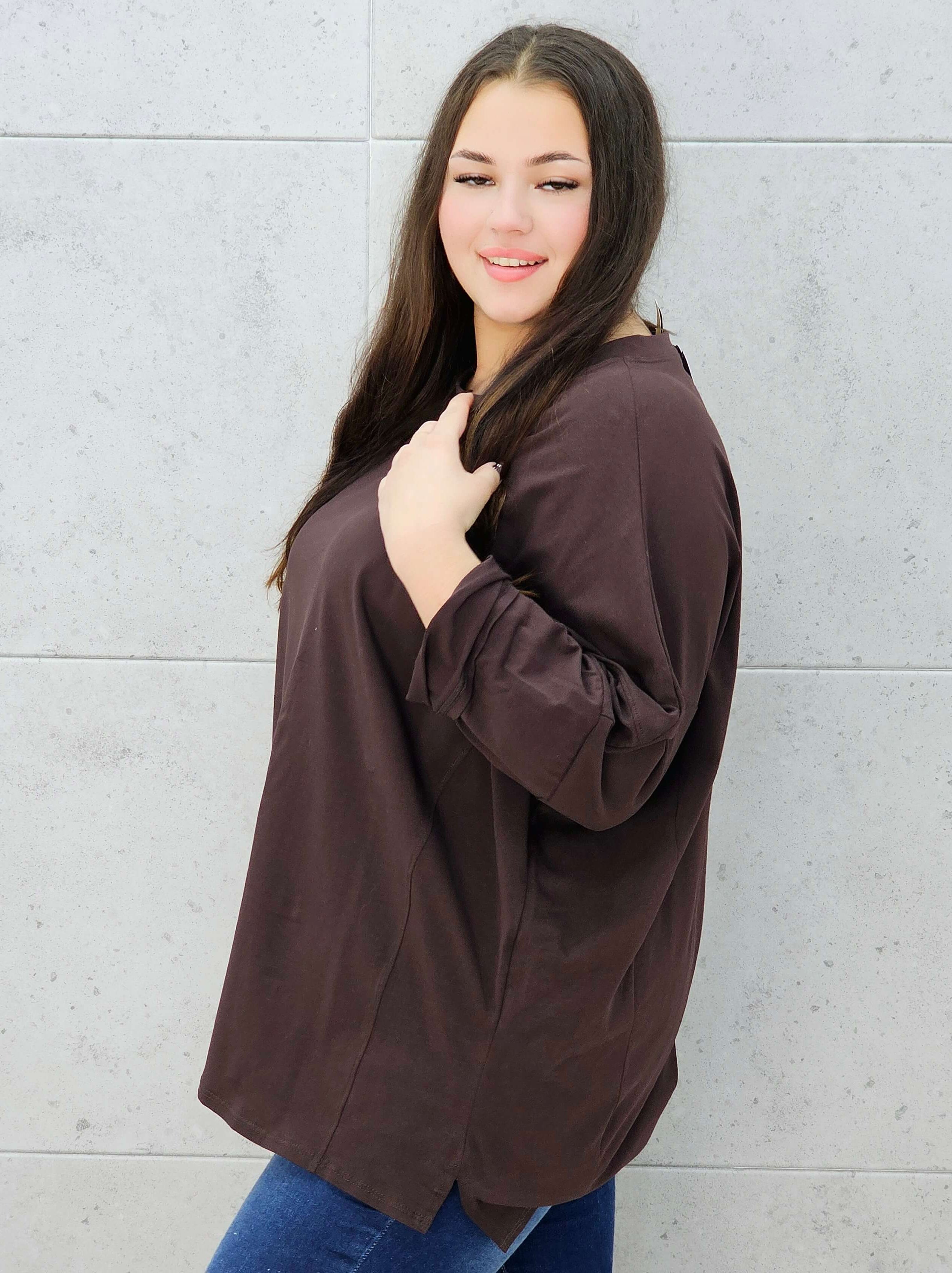brązowa bluzka basic oversize –bok