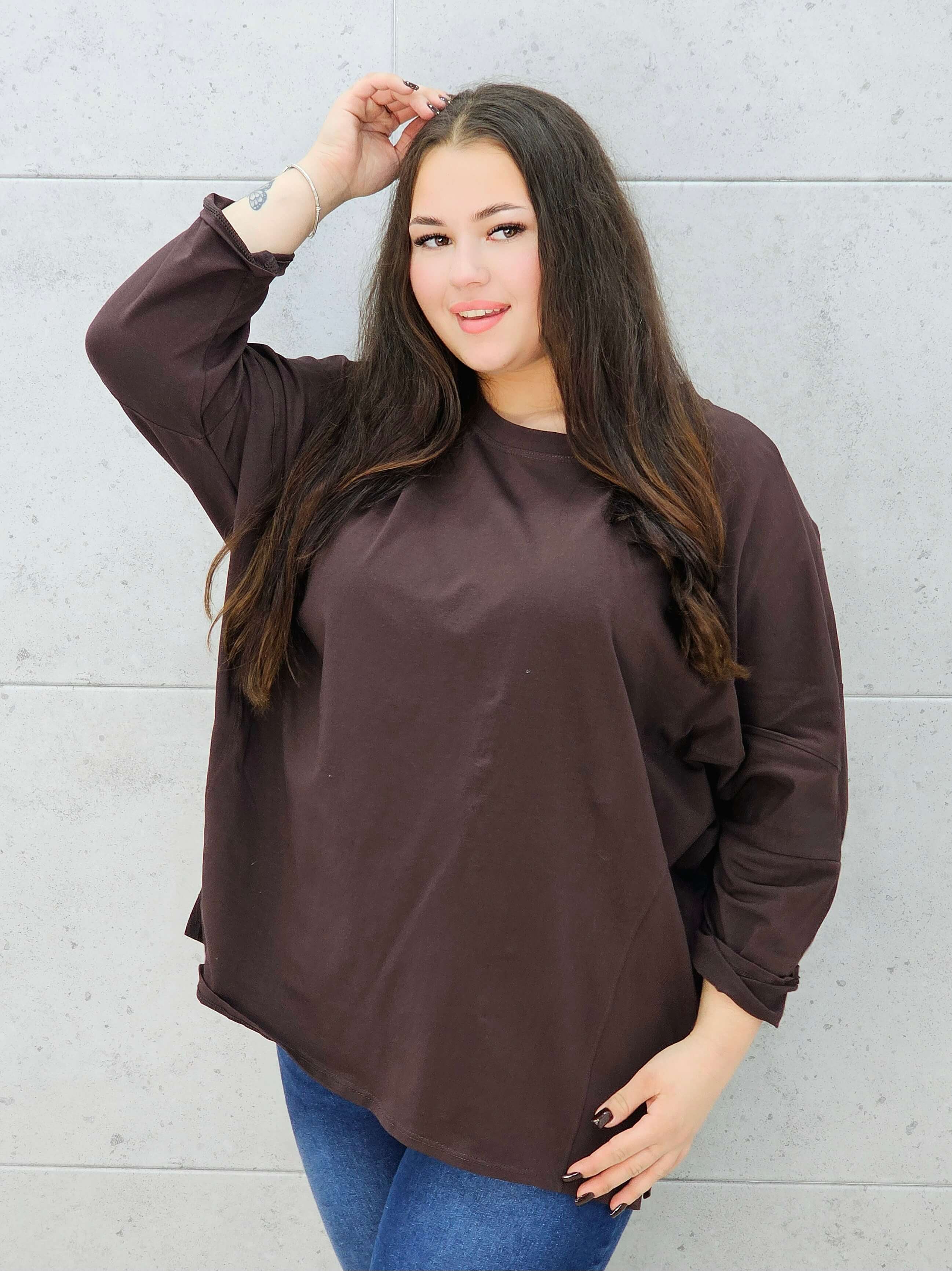 brązowa bluzka basic oversize –z bliska