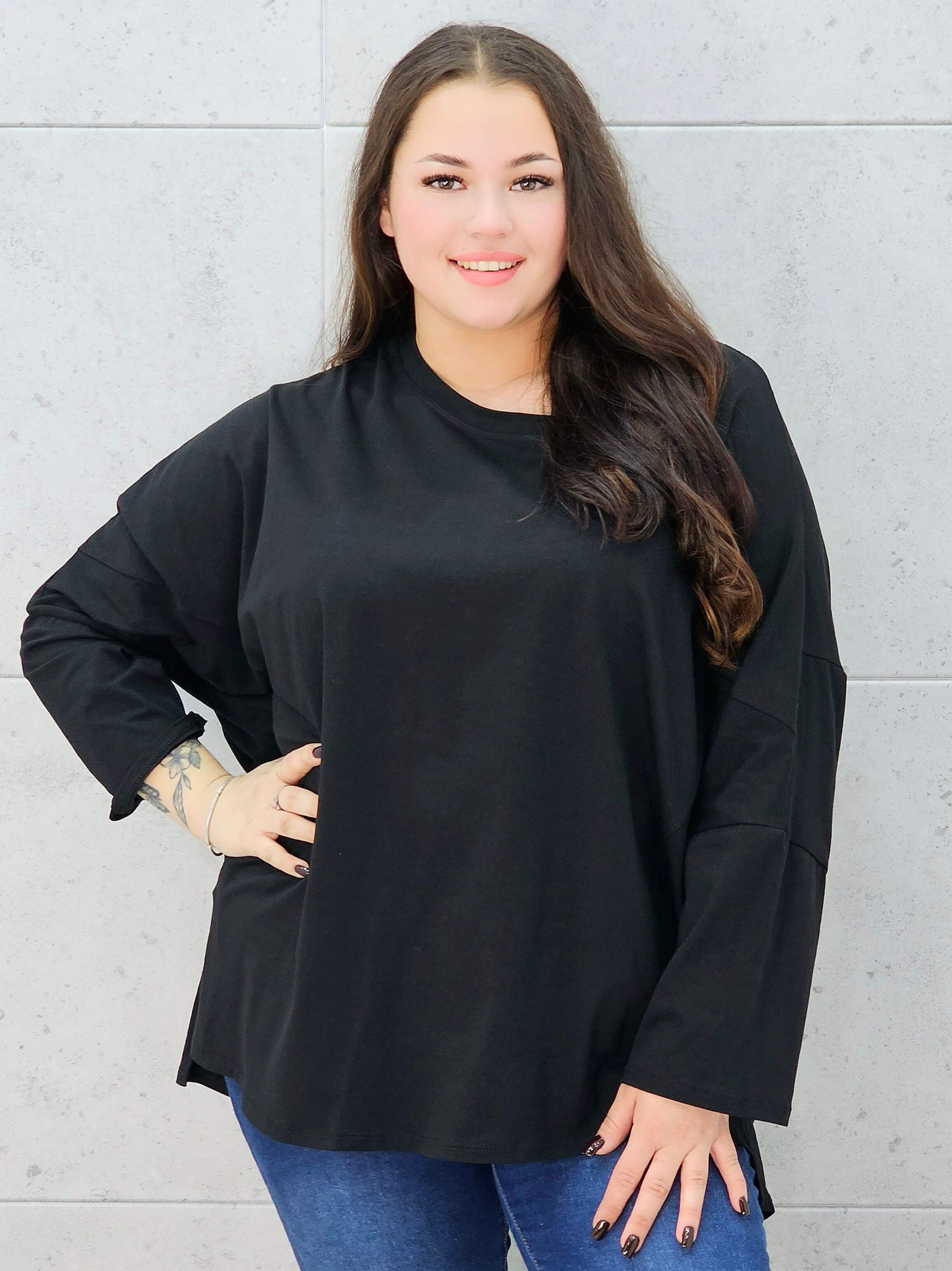 czarna bluzka basic oversize – przód i rękawy