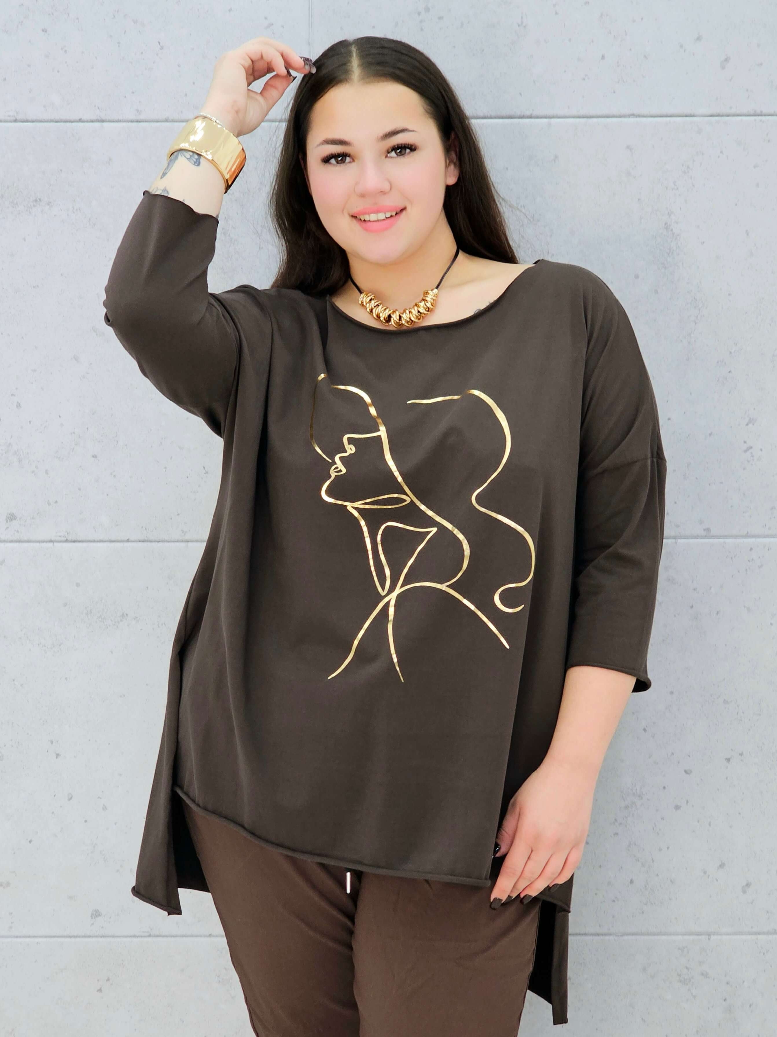 Bluzka plus size z nadrukiem kobiety w kapeluszu – modna propozycja dla kobiet XXL Stylowa XL