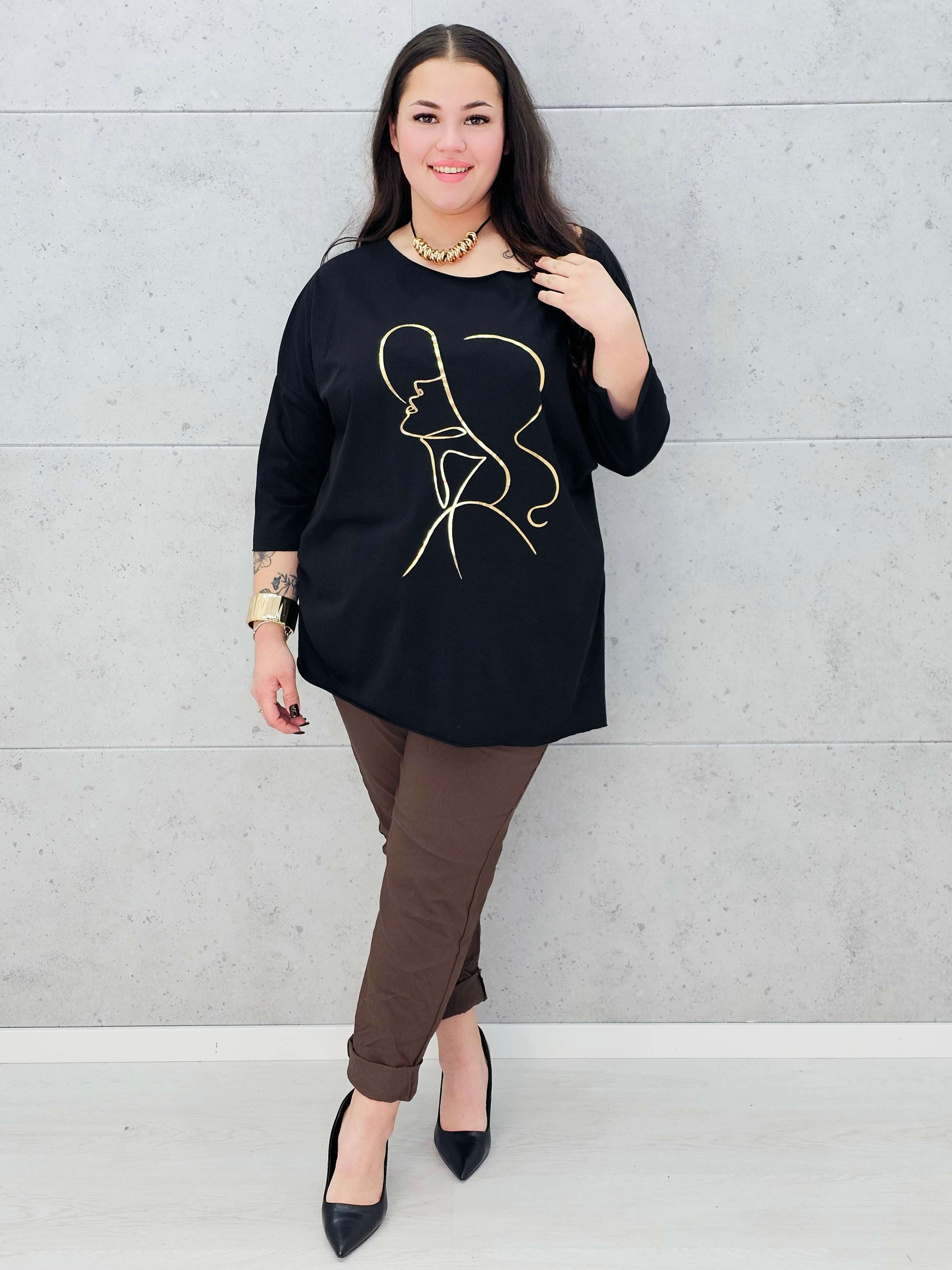 Bluzka plus size z nadrukiem kobiety w kapeluszu – modna propozycja dla kobiet XXL Stylowa XL