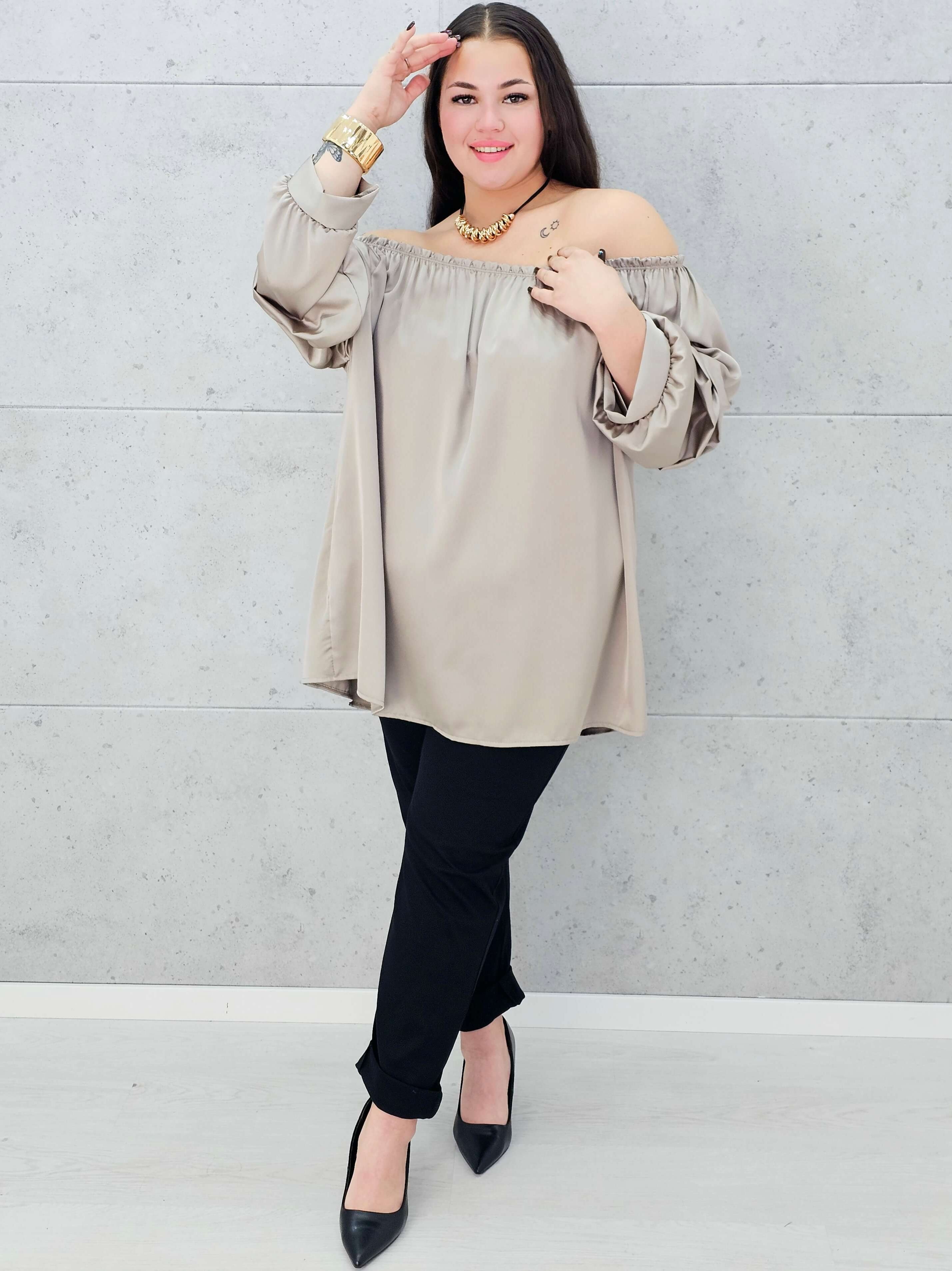 beżowa bluzka hiszpanka plus size – widok z boku-stylizacja