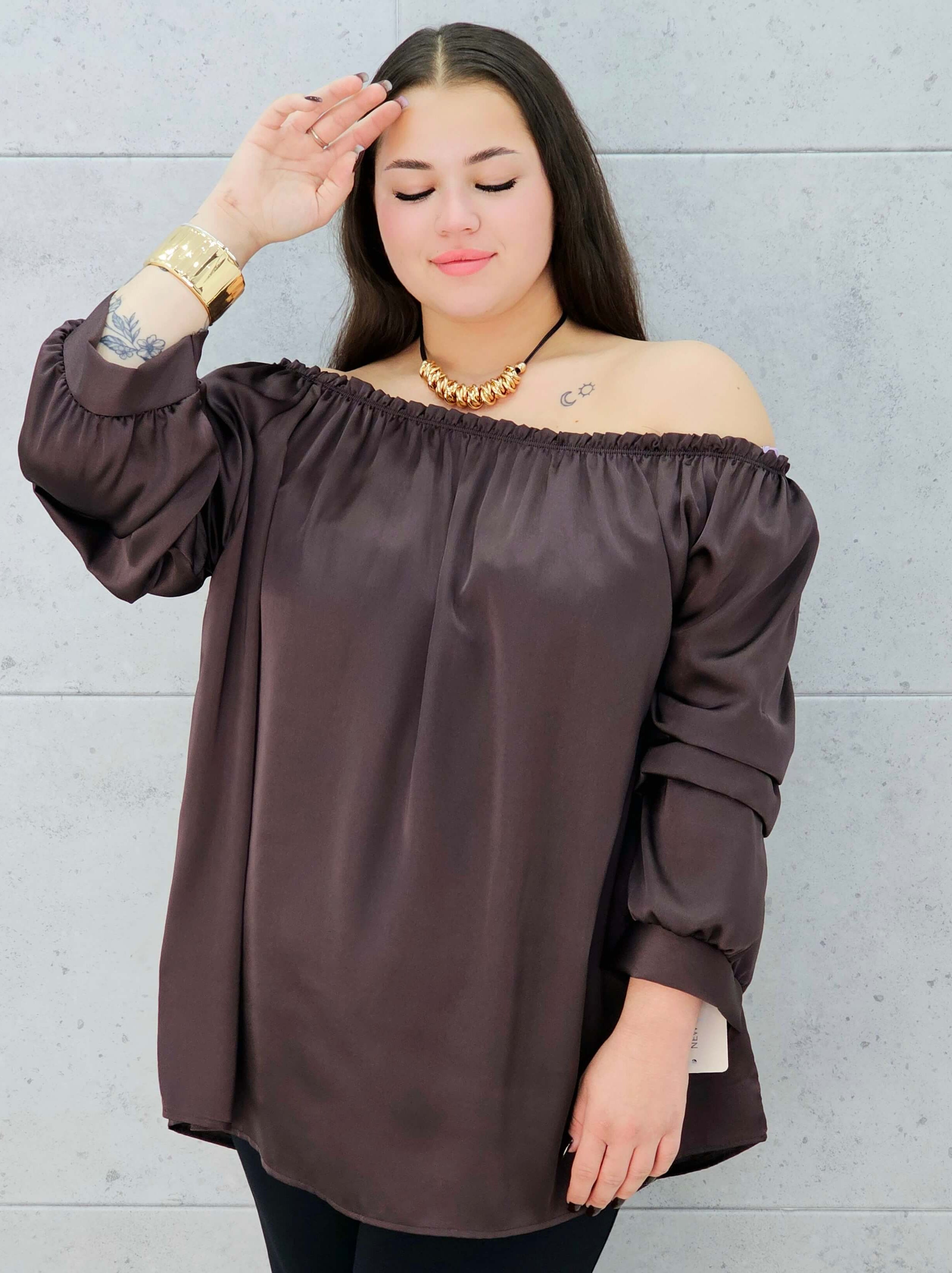brązowa bluzka hiszpanka plus size – stylizacja-rękaw