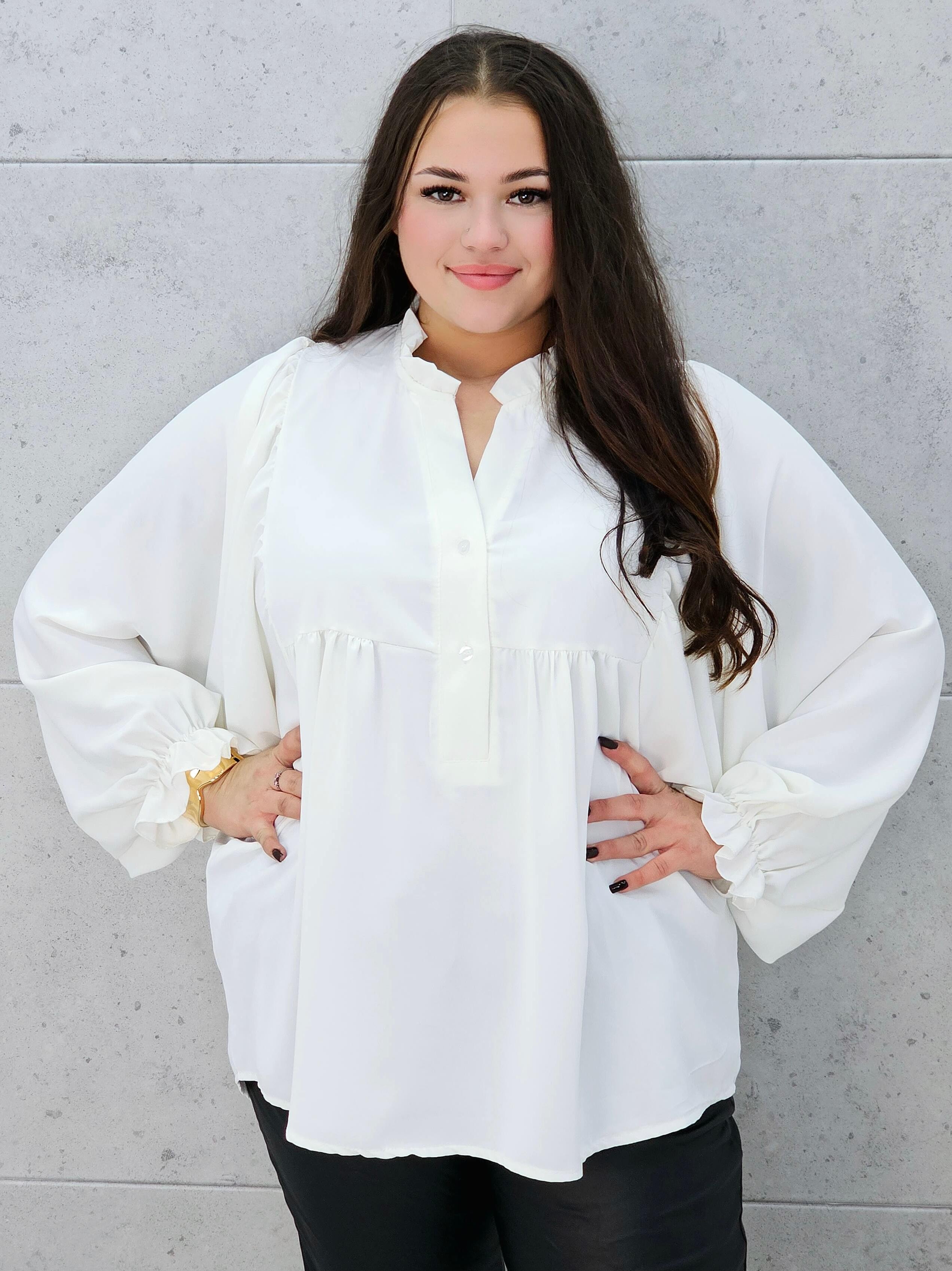 bluzka z bufiastymi rękawami biała plus size – cała