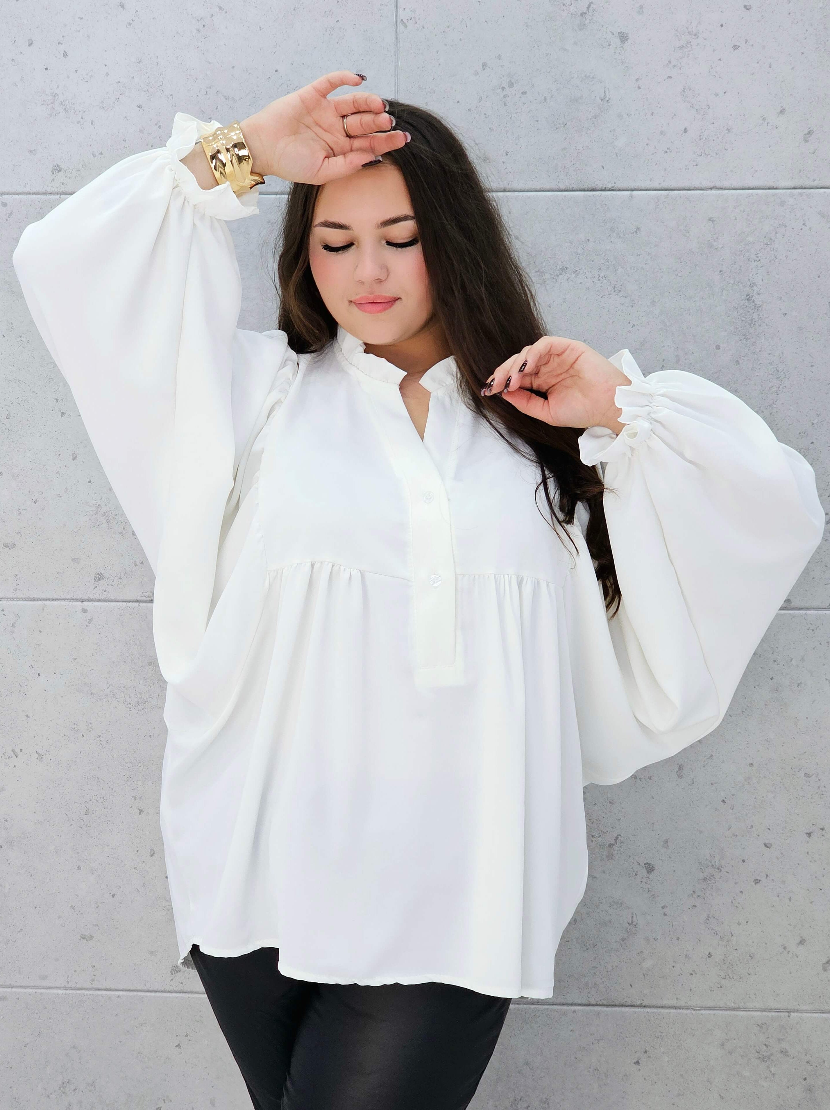 bluzka z bufiastymi rękawami biała plus size –  puszczona