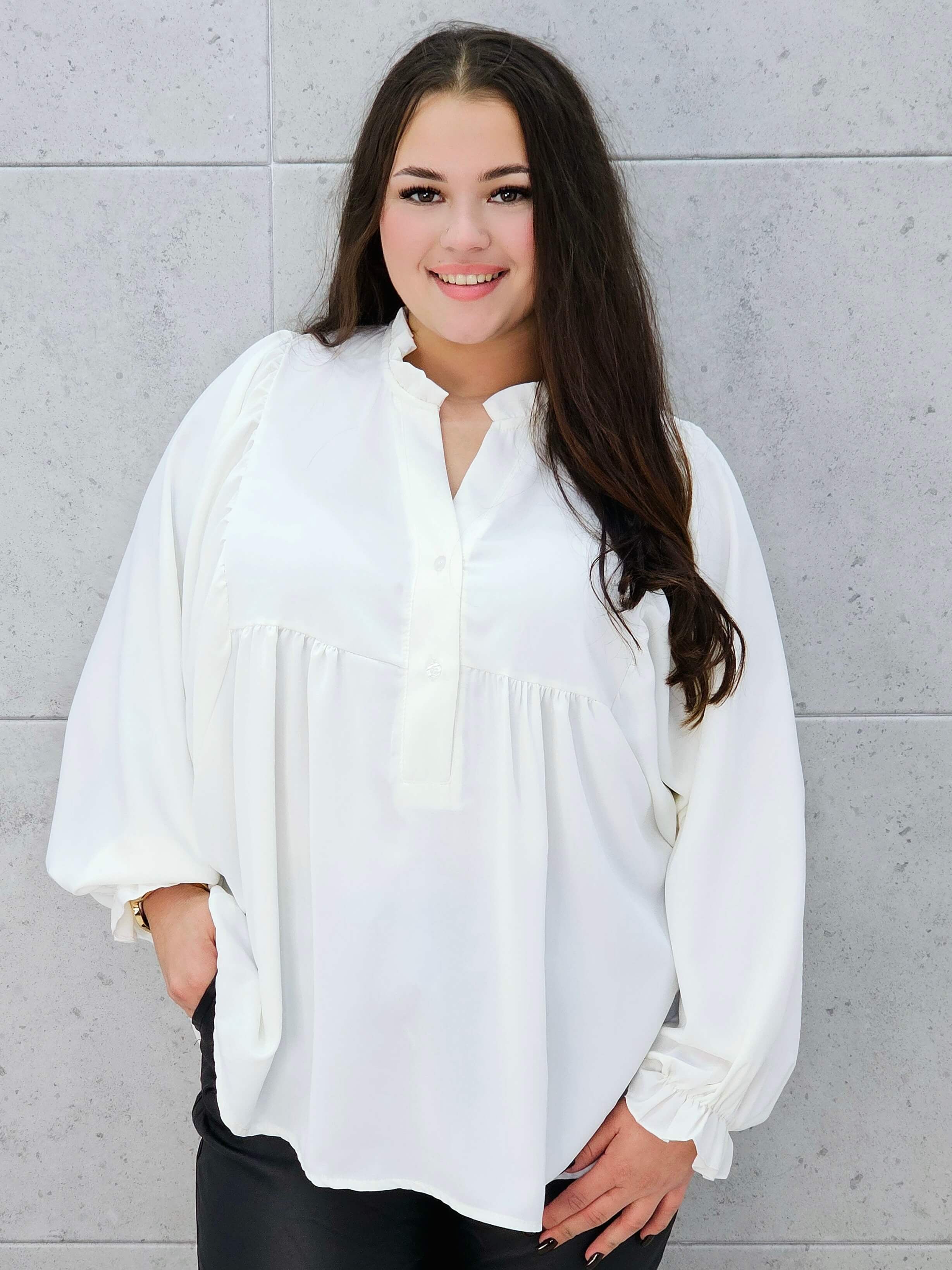 bluzka z bufiastymi rękawami biała plus size – przód