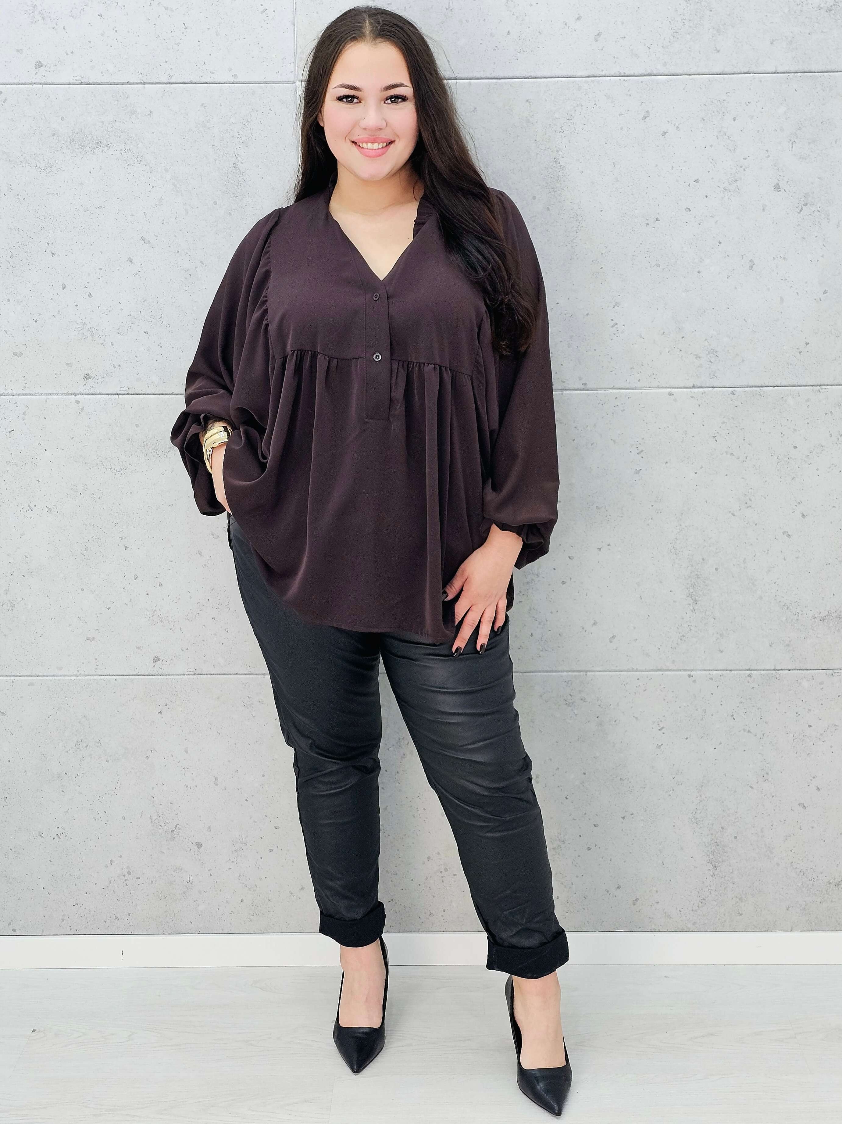 bluzka z bufiastymi rękawami brązowa plus size – w całości