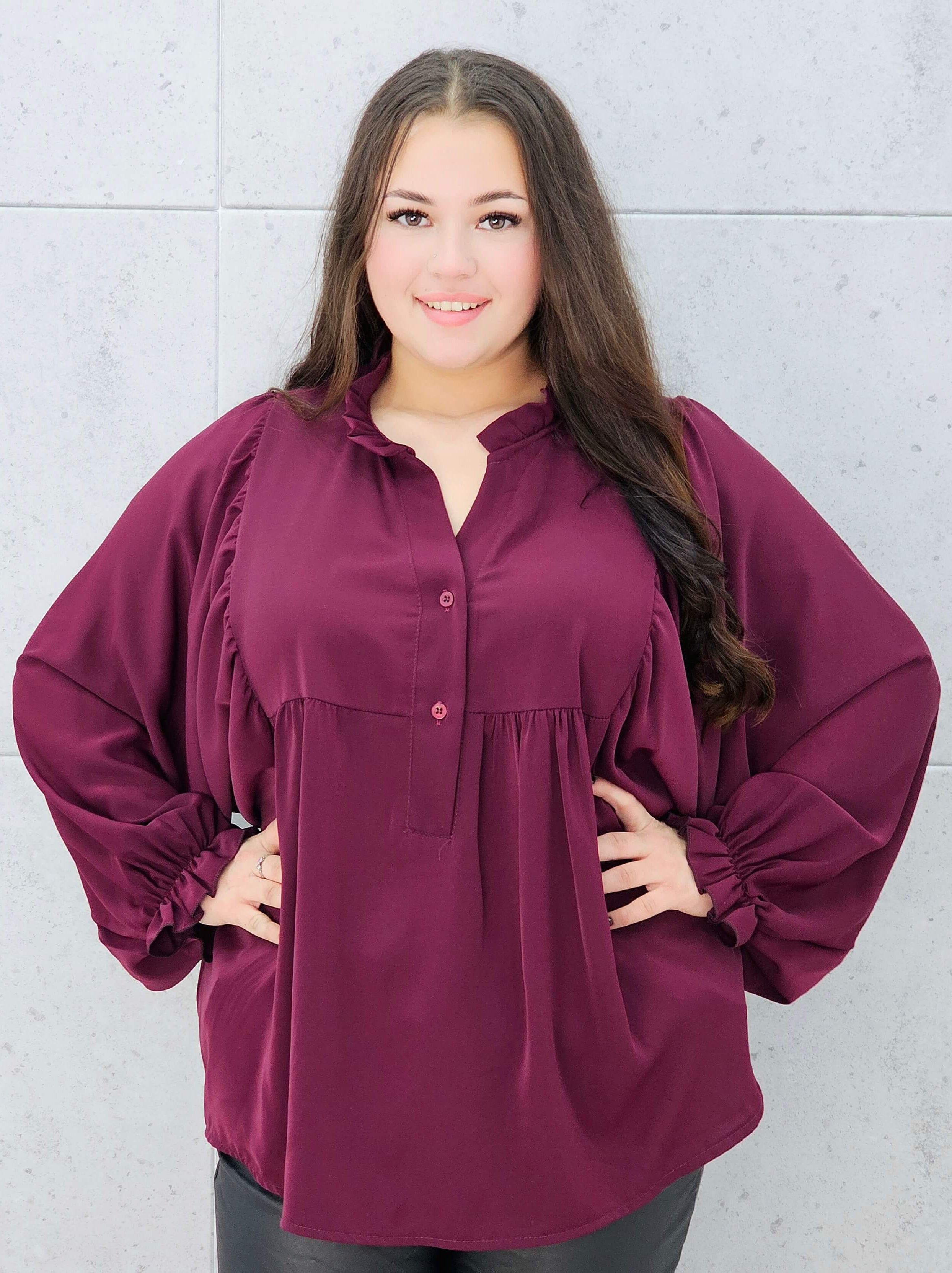 bluzka z bufiastymi rękawami śliwkowa plus size – przód