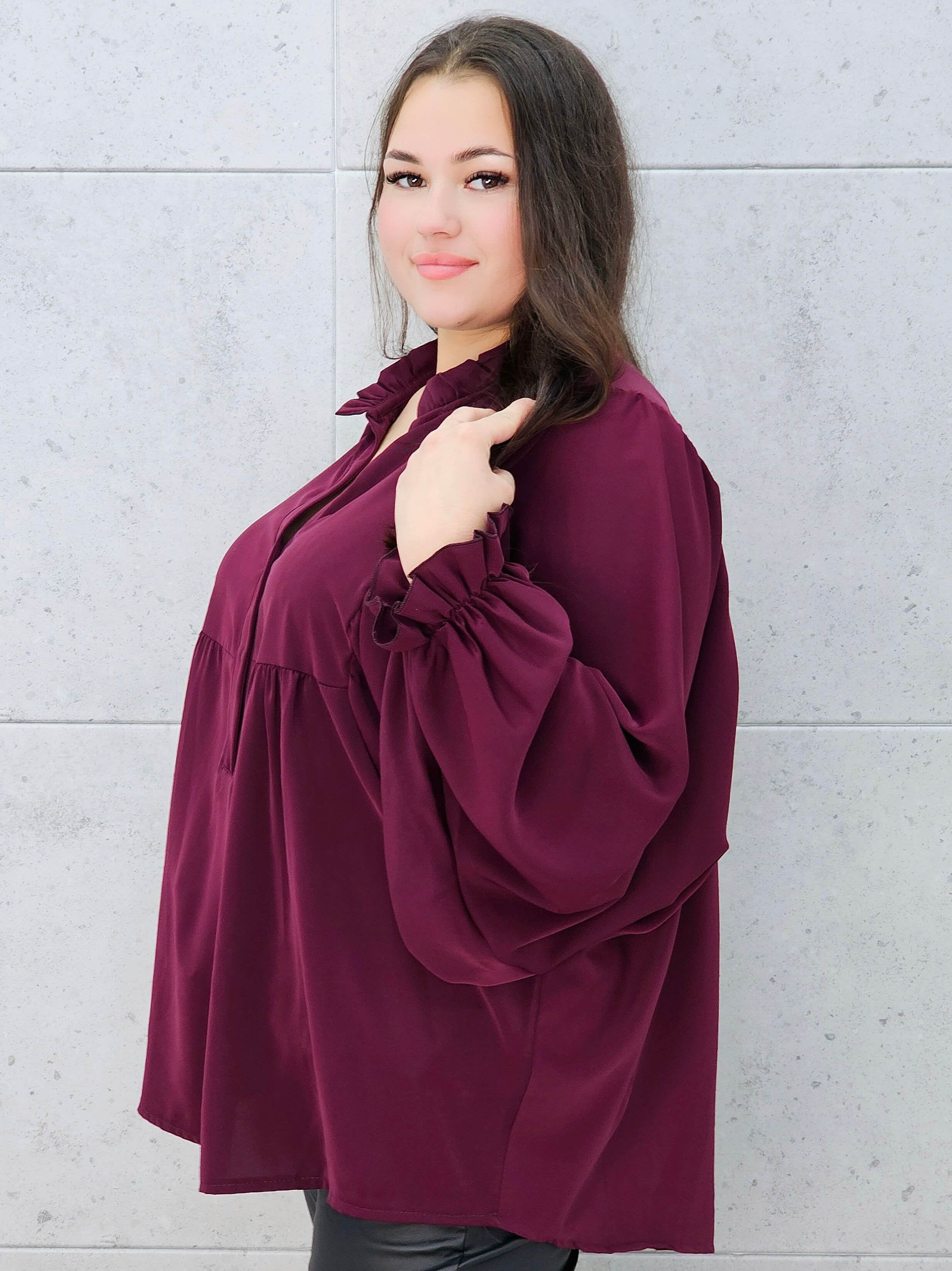 bluzka z bufiastymi rękawami śliwkowa plus size – bok