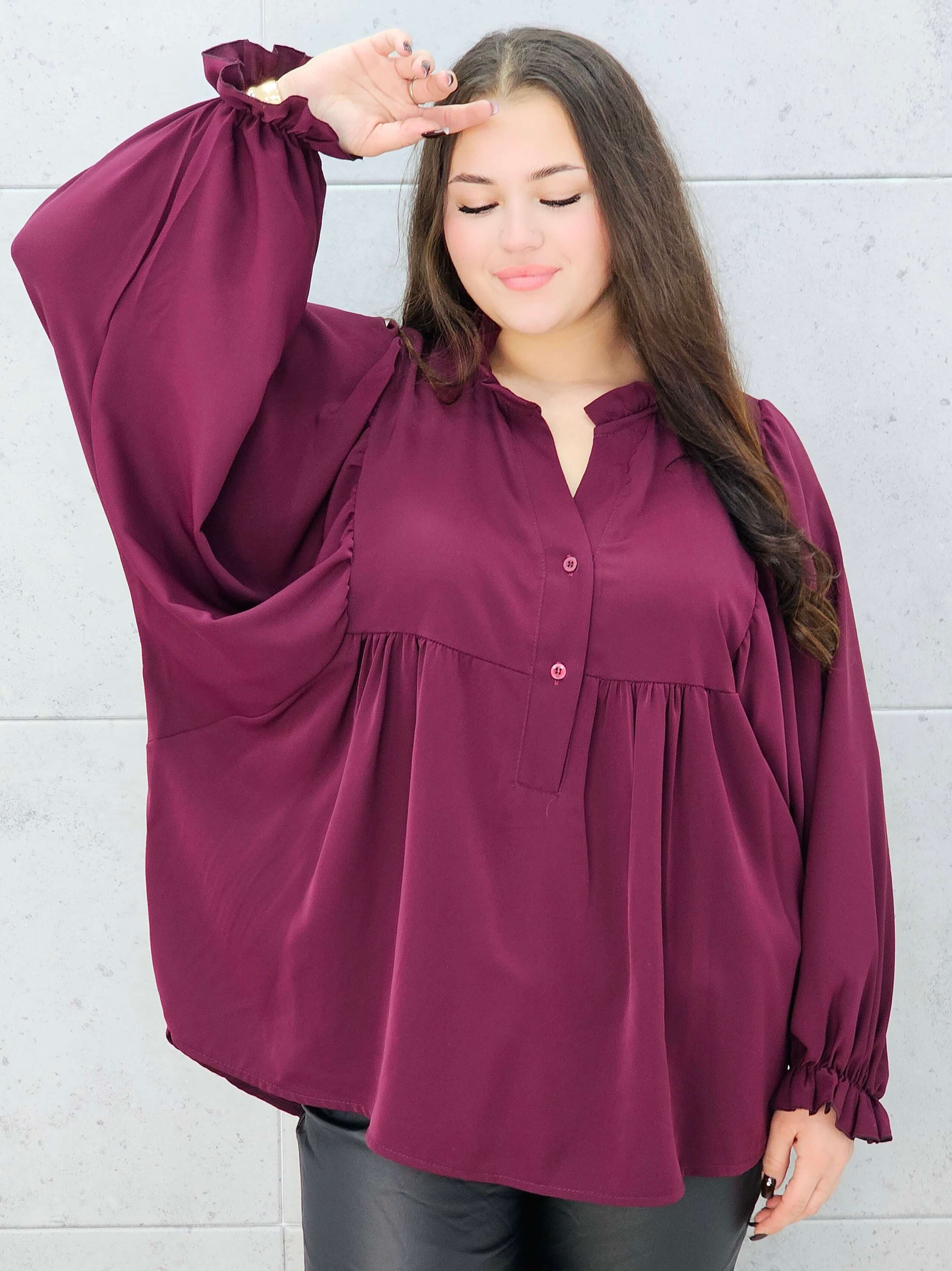 bluzka z bufiastymi rękawami śliwkowa plus size – przód w całosci