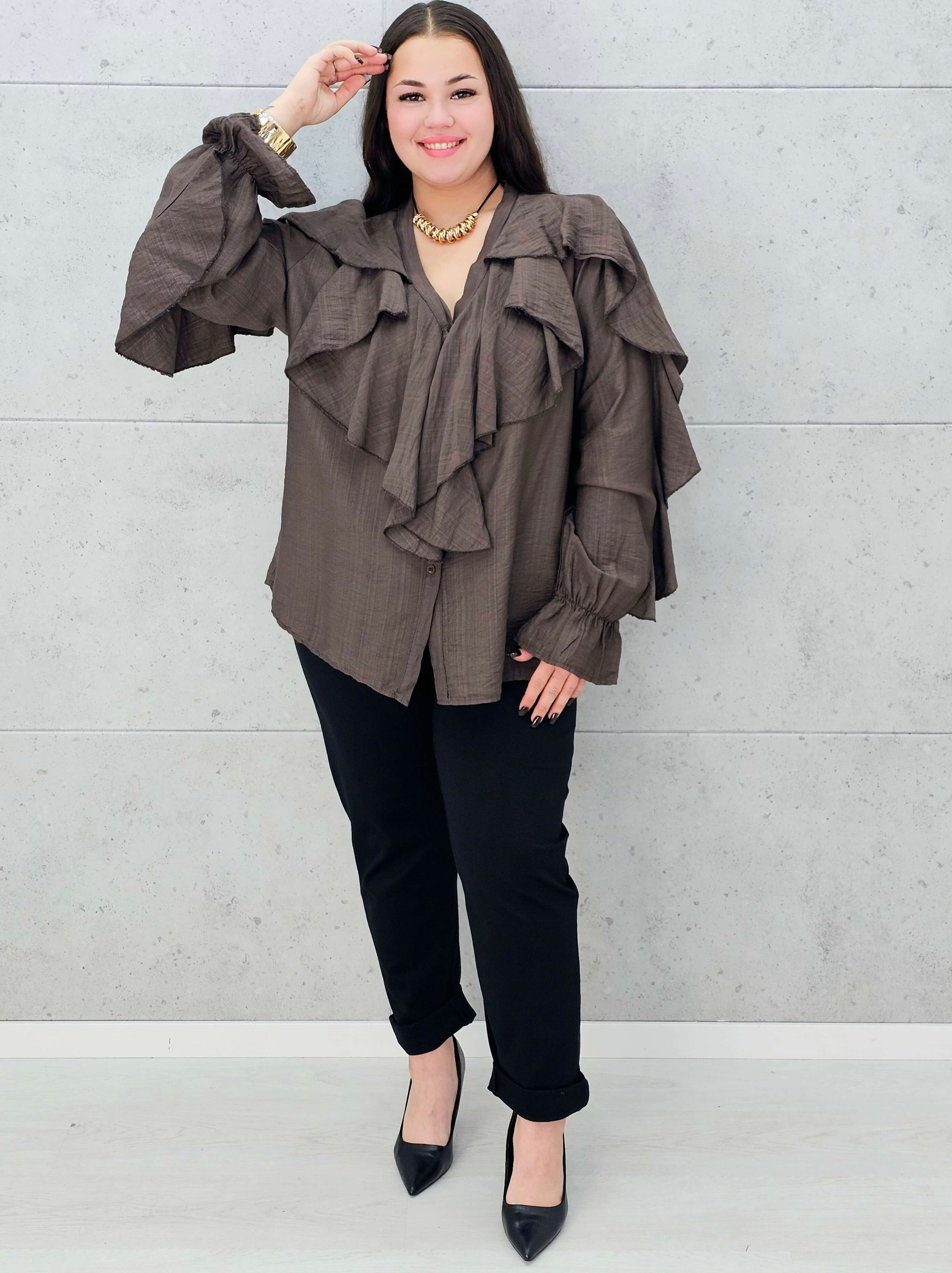 brązowa bluzka z falbanami plus size Stylowa XL – stylizacja
