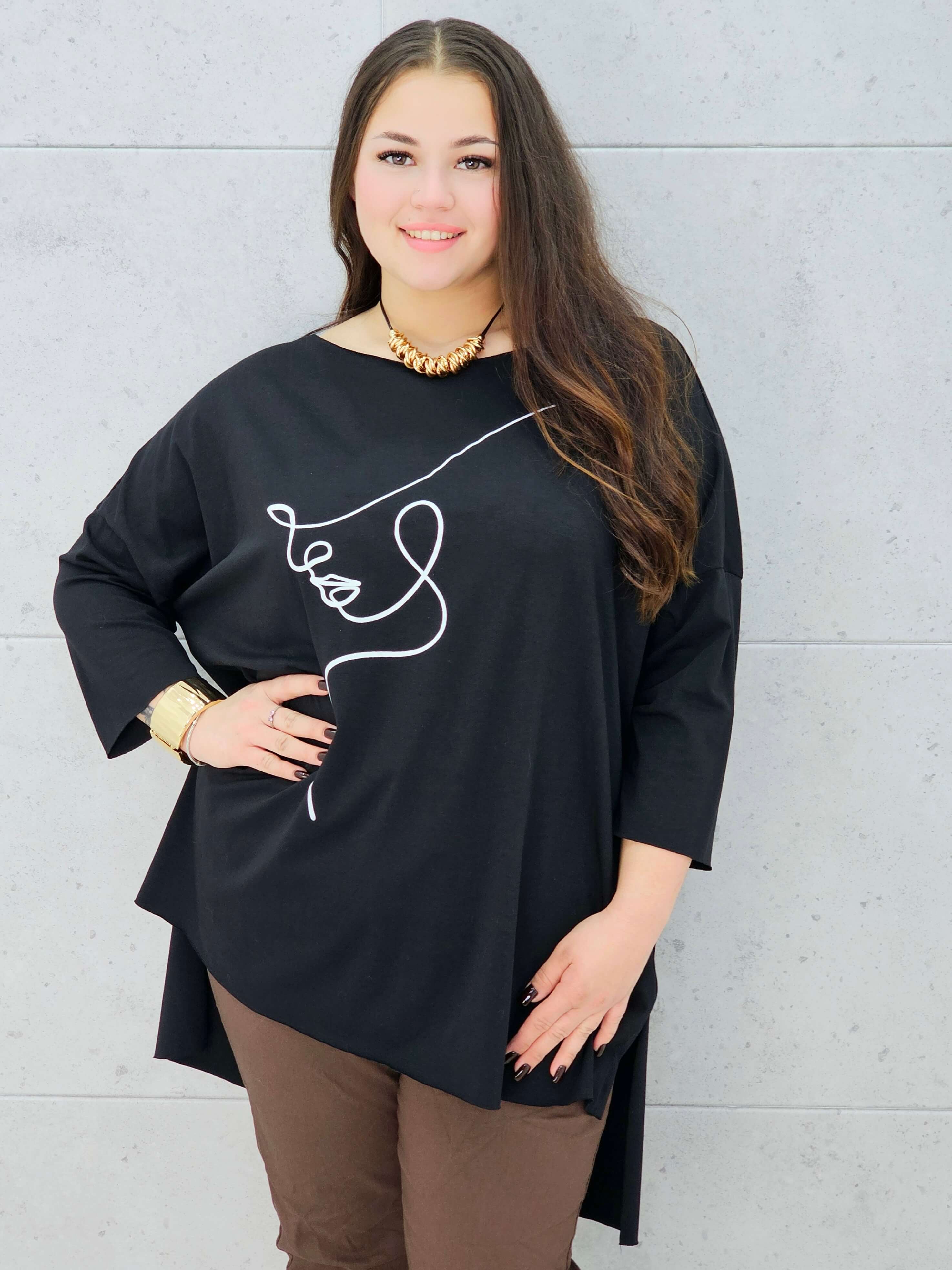 Bluzka plus size z nadrukiem twarzy – modna i stylowa propozycja na co dzień i spotkania Stylowa XL