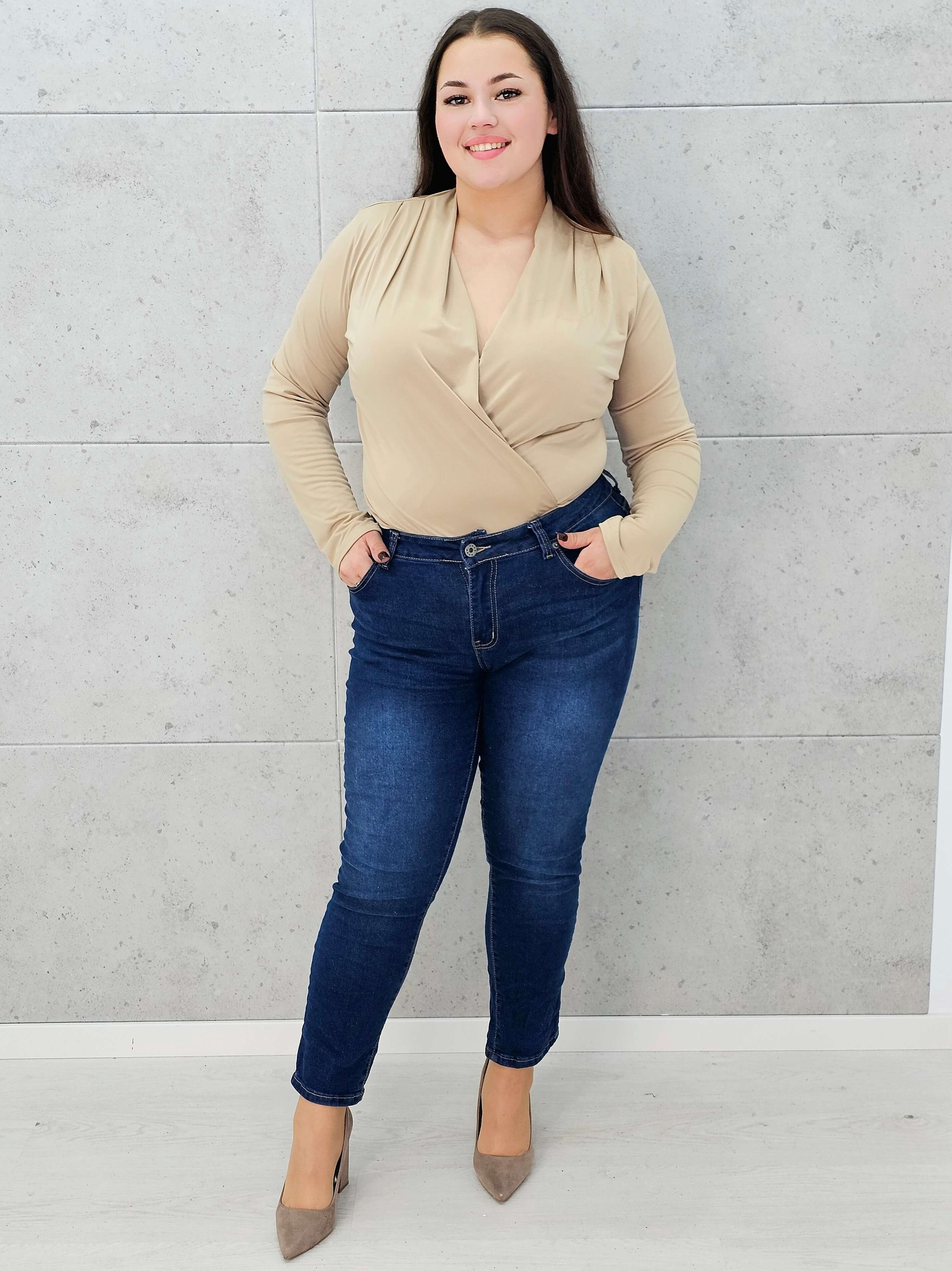 body kopertowe beżowe plus size – całóść