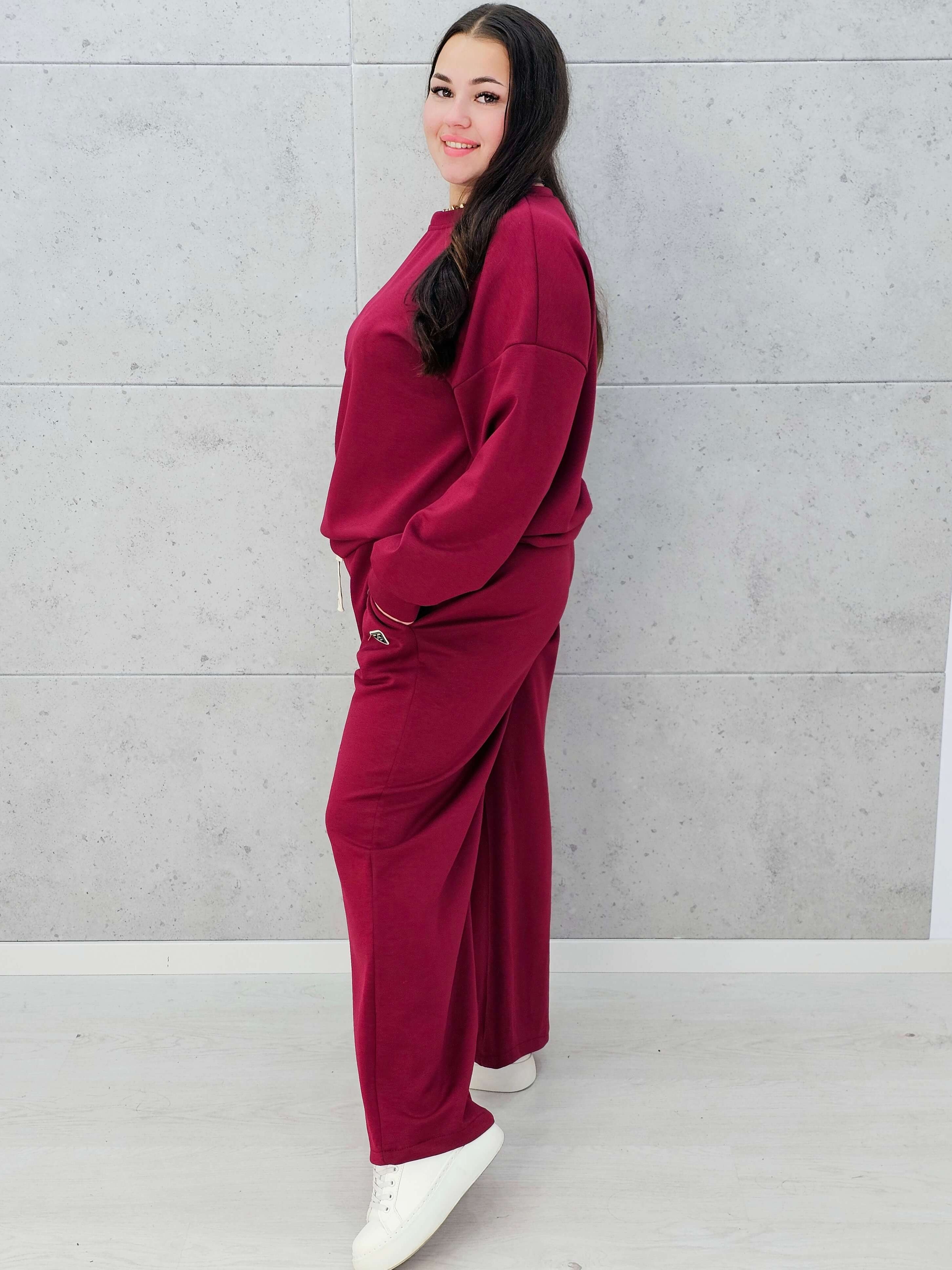 Dres plus size z szerokimi spodniami – komfortowa moda XXL na co dzień i wyjątkowe okazje Stylowa XL