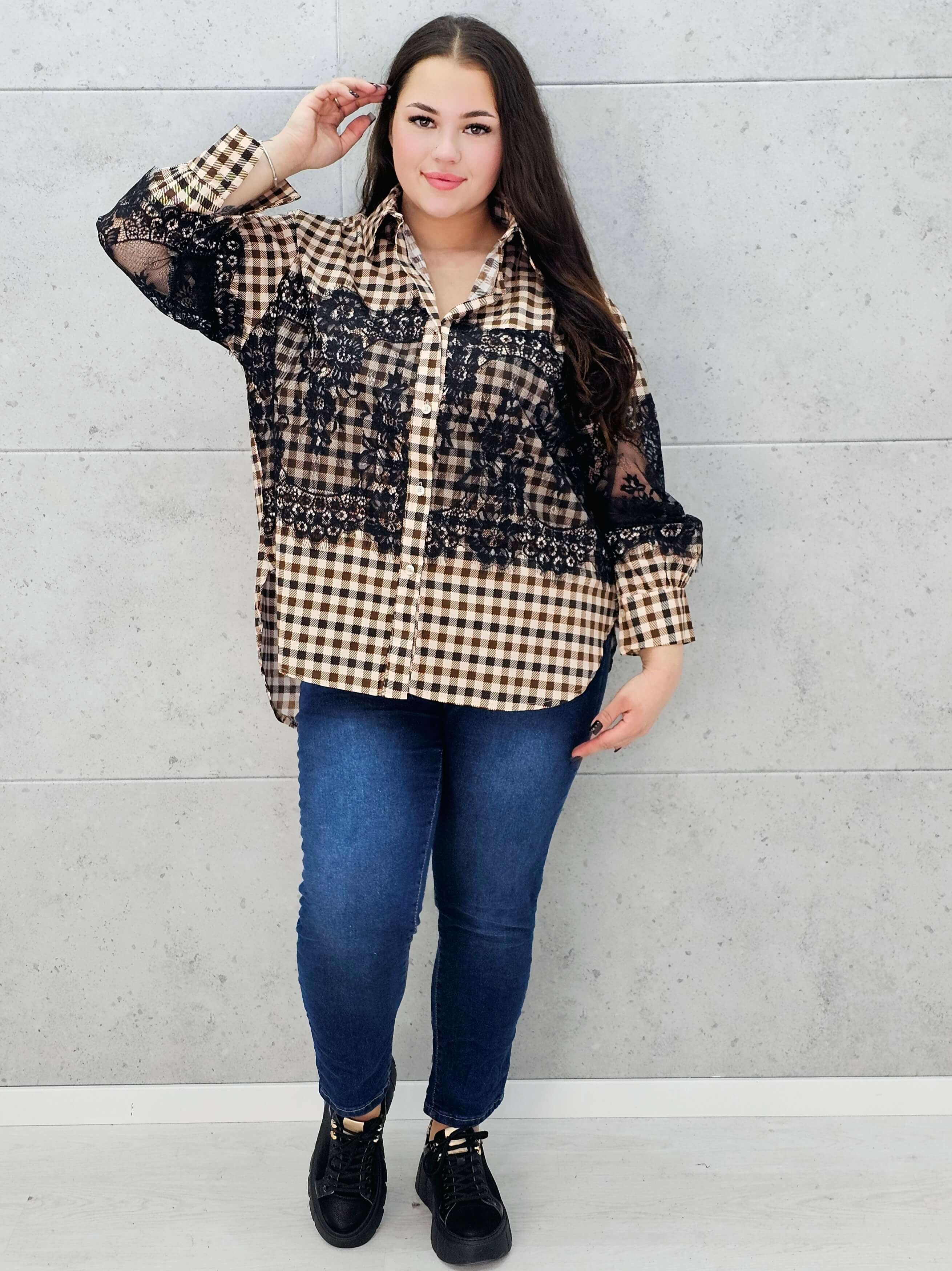 modna koszula z koronką w dużych rozmiarach w całości