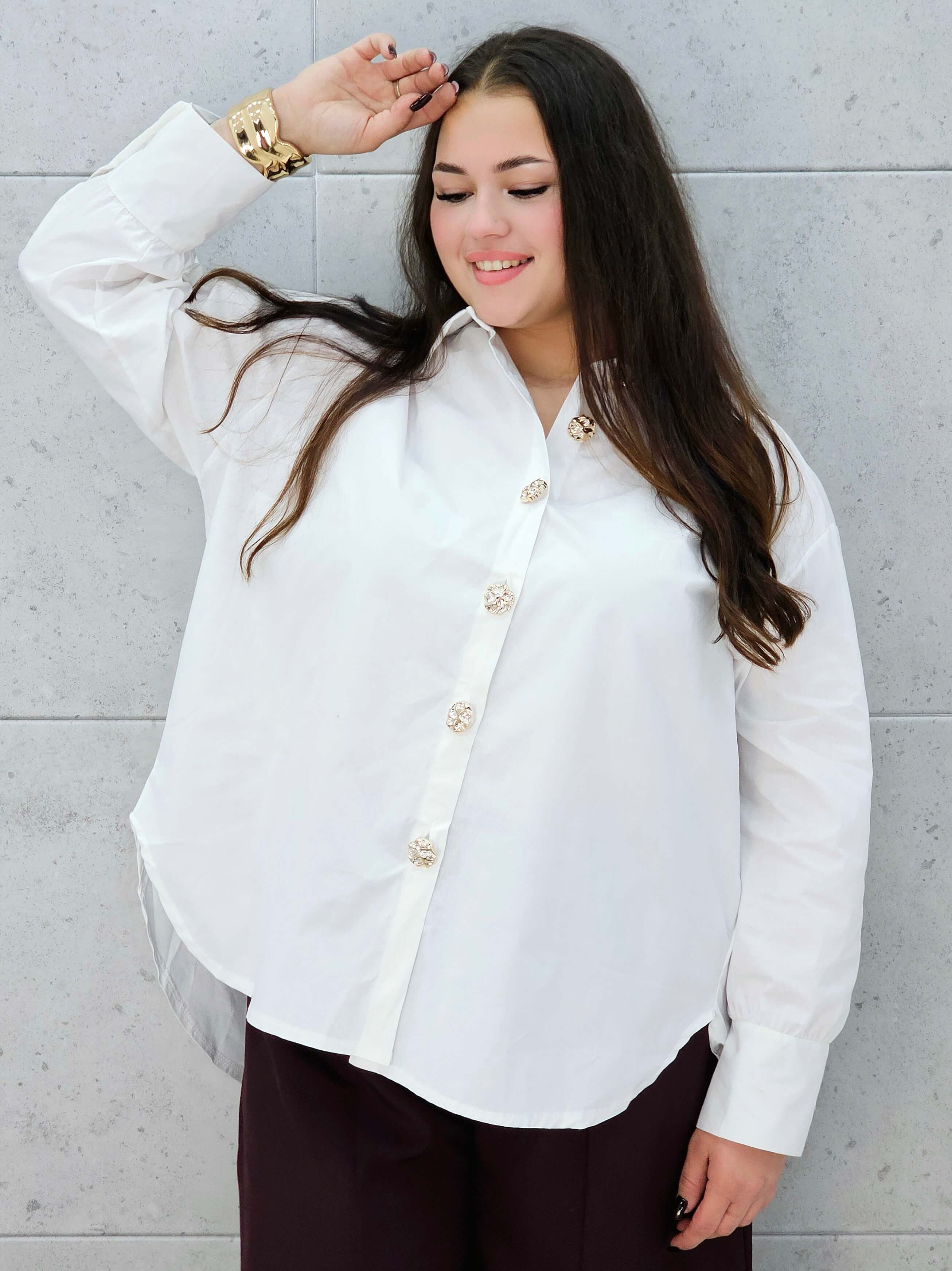 koszula plus size biała z eleganckimi guzikami –detal