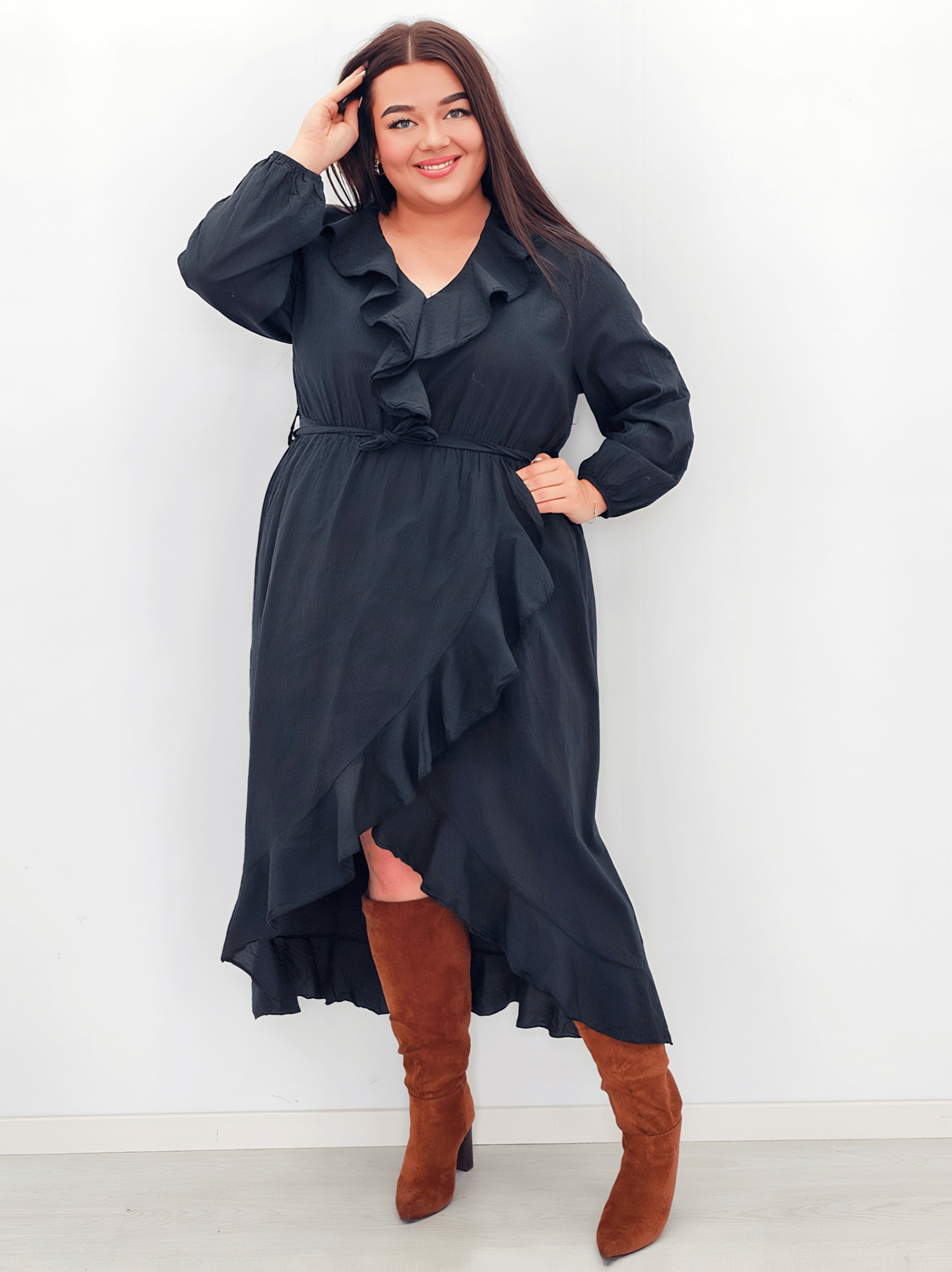 Sukienka z falbaną i wiązaniem w talii. Stylowa XL