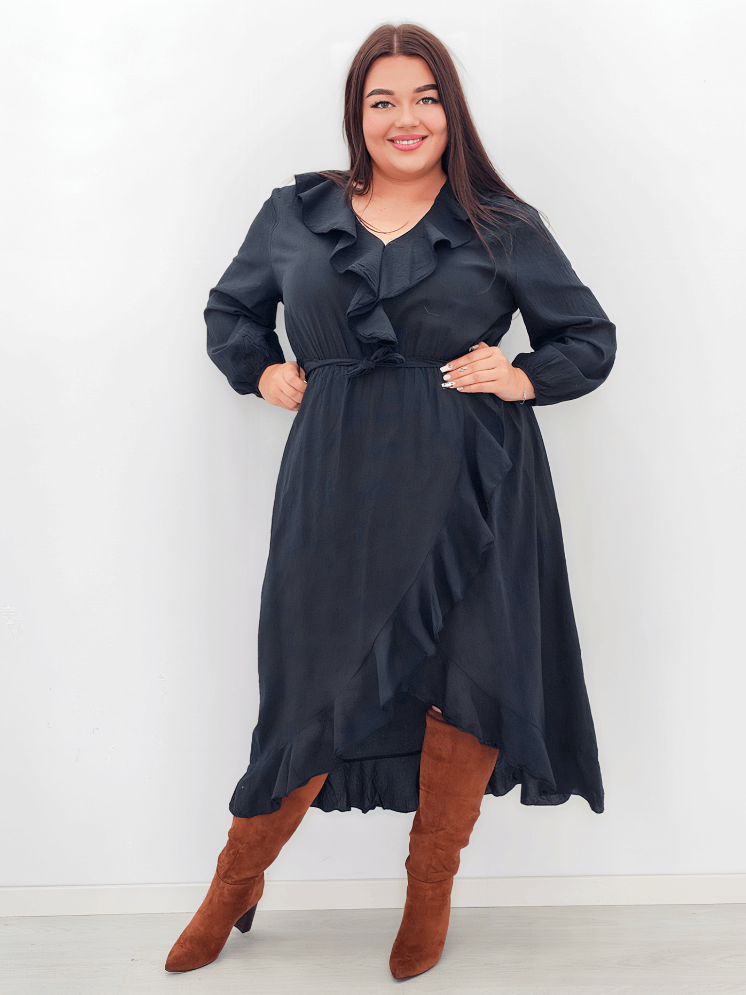 Sukienka z falbaną i wiązaniem w talii. Stylowa XL