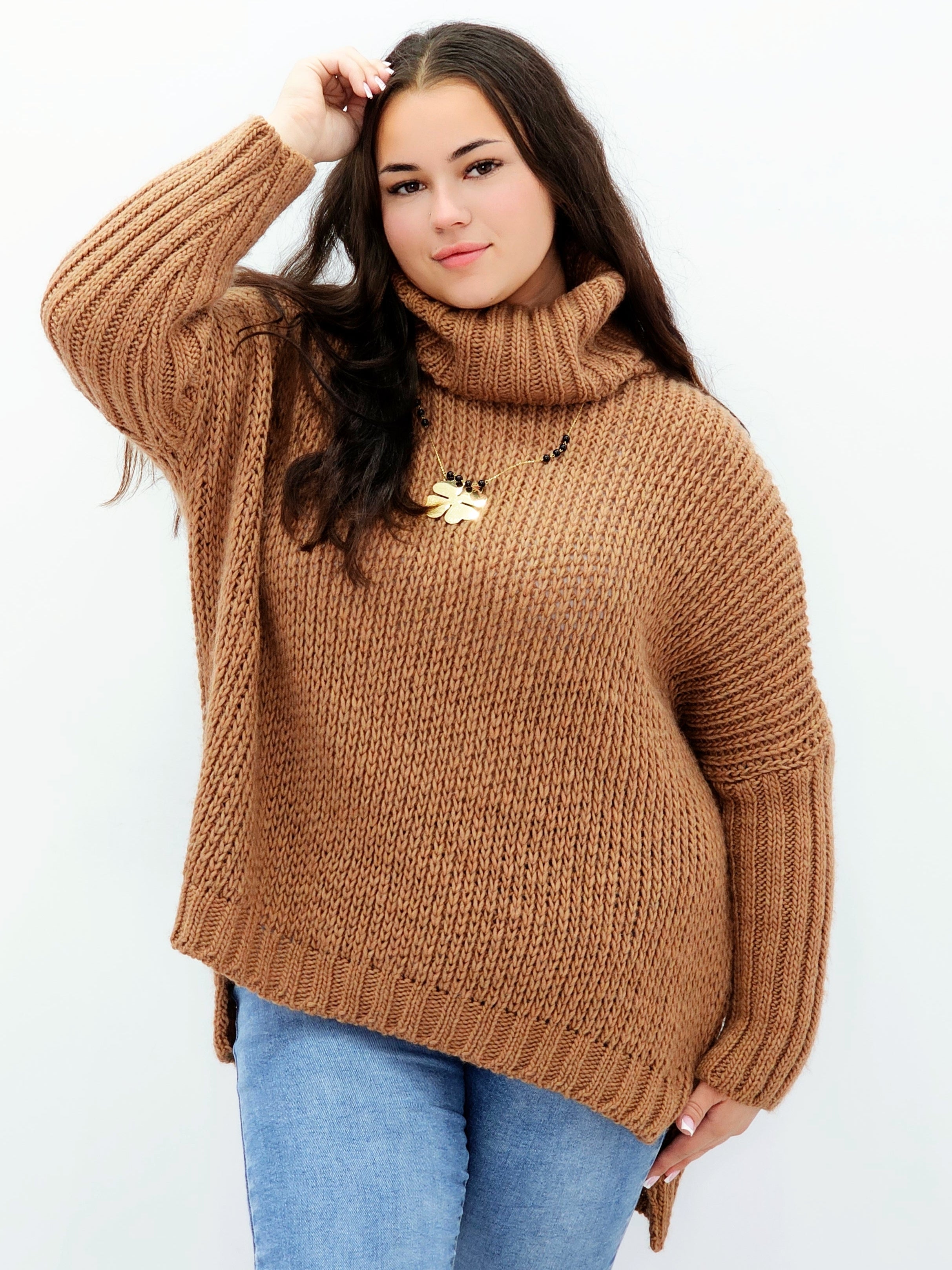 Ciepły sweter z golfem camel – modny, miękki i kobiecy! Stylowa XL