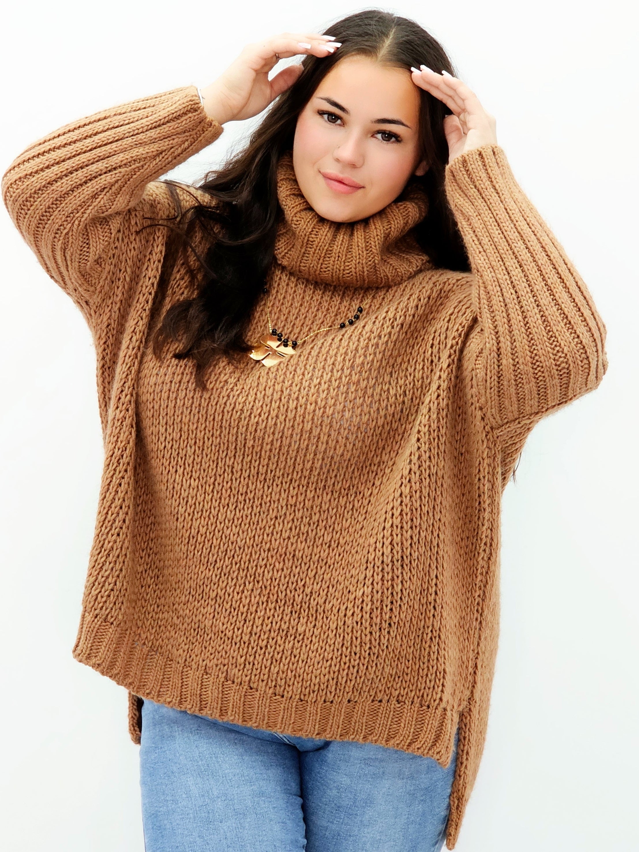 Ciepły sweter z golfem camel – modny, miękki i kobiecy! Stylowa XL