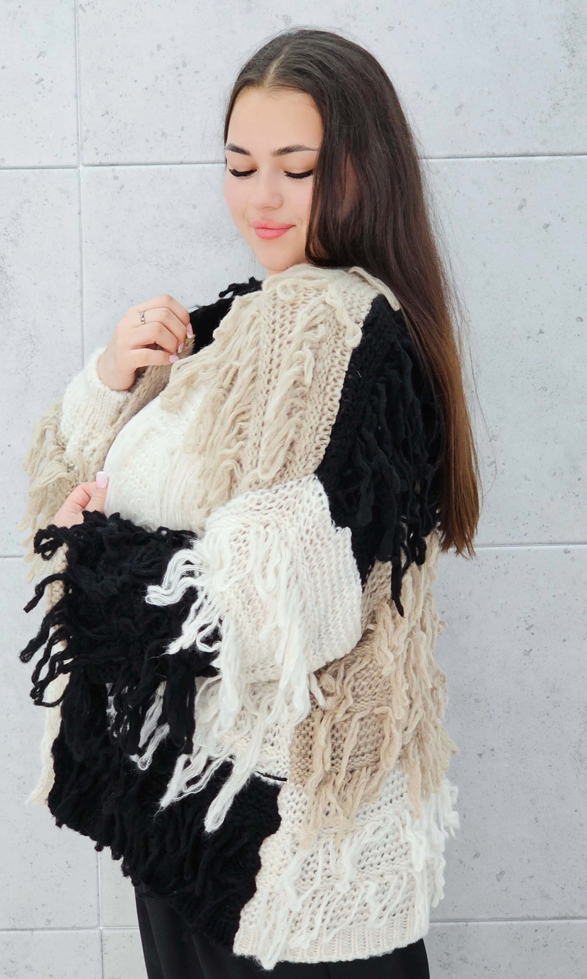 Sweter z frędzlami Stylowa XL