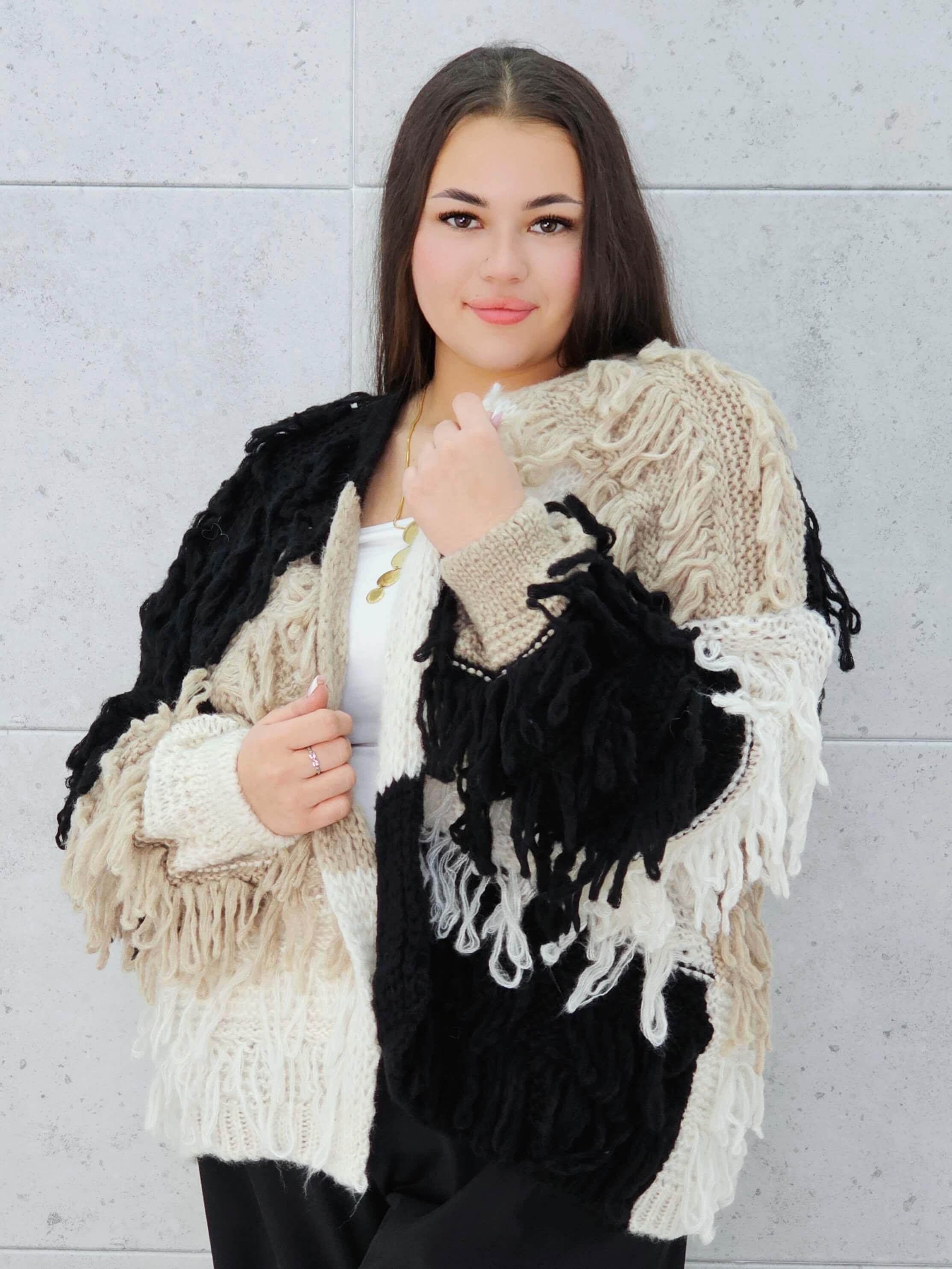 Sweter z frędzlami Stylowa XL